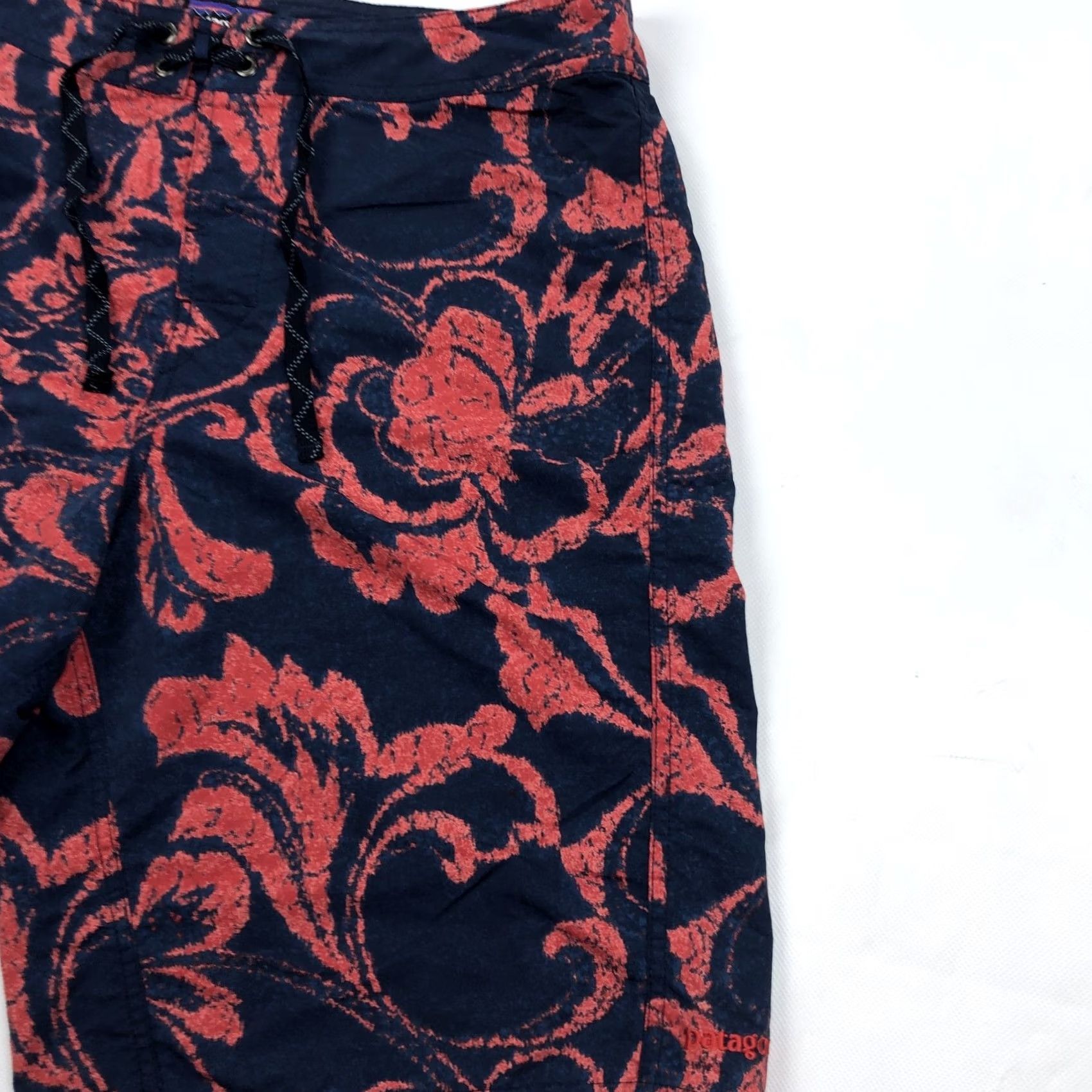 Patagonia Patagonia Board Shorts Men Navy Blue Red Floral Print Nylon Quick Dry 34 Regular Drawstring Pockets Zipper Pocket Beach Surfing Mens Size US 34 / EU 50 - 3 Thumbnail