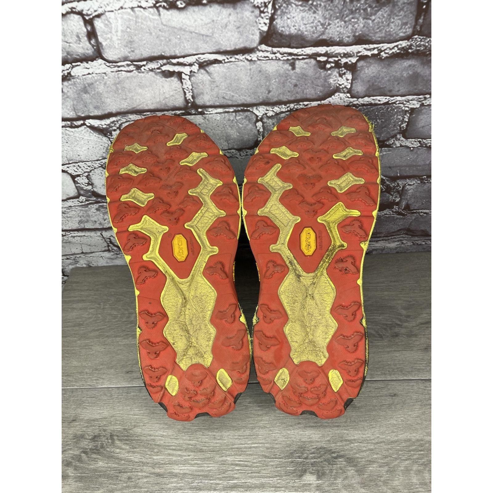 Hoka Hoka One Speedgoat 5 Thyme Fiesta Gray Fabric Red Yellow Gym Size US 12 / EU 45 - 14 Thumbnail
