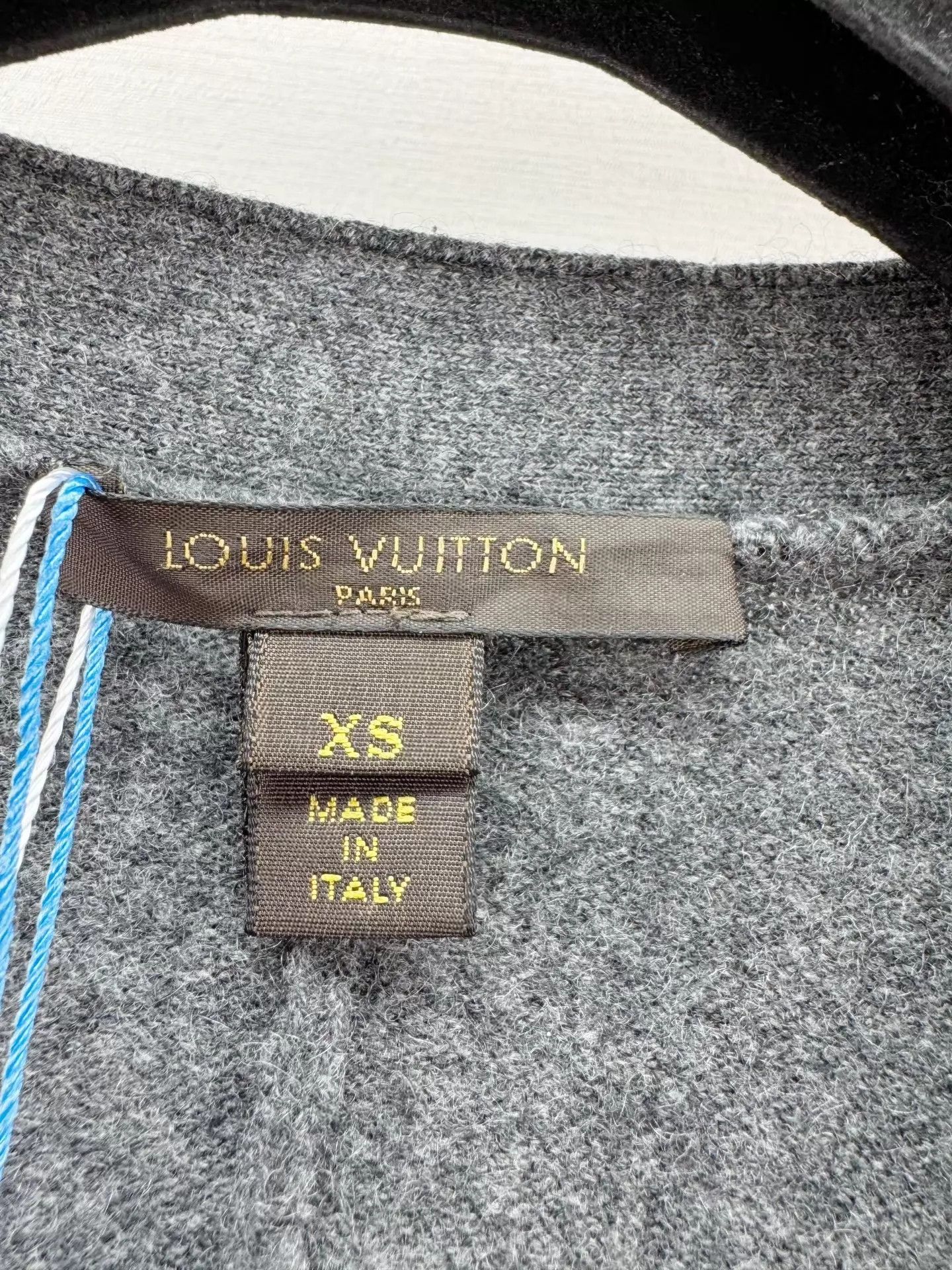 Louis Vuitton LV knit cardigan XS worn 2x 78-88 bust 62 length Size XS / US 0-2 / IT 36-38 - 2 Thumbnail
