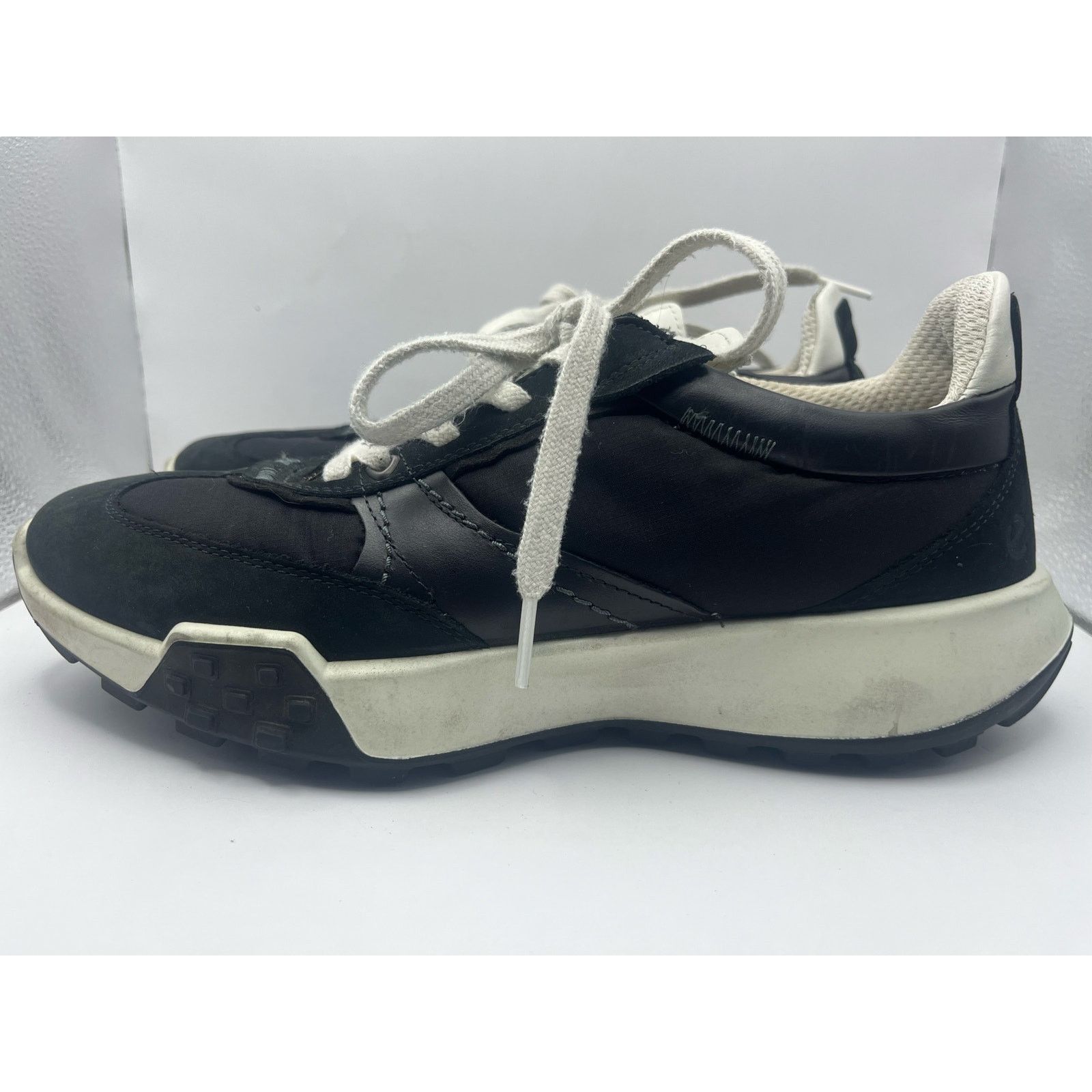 Ecco Ecco Retro Black White Sneakers Shoes Women’s Size 9 USED Size US 9 / IT 39 - 1 Thumbnail