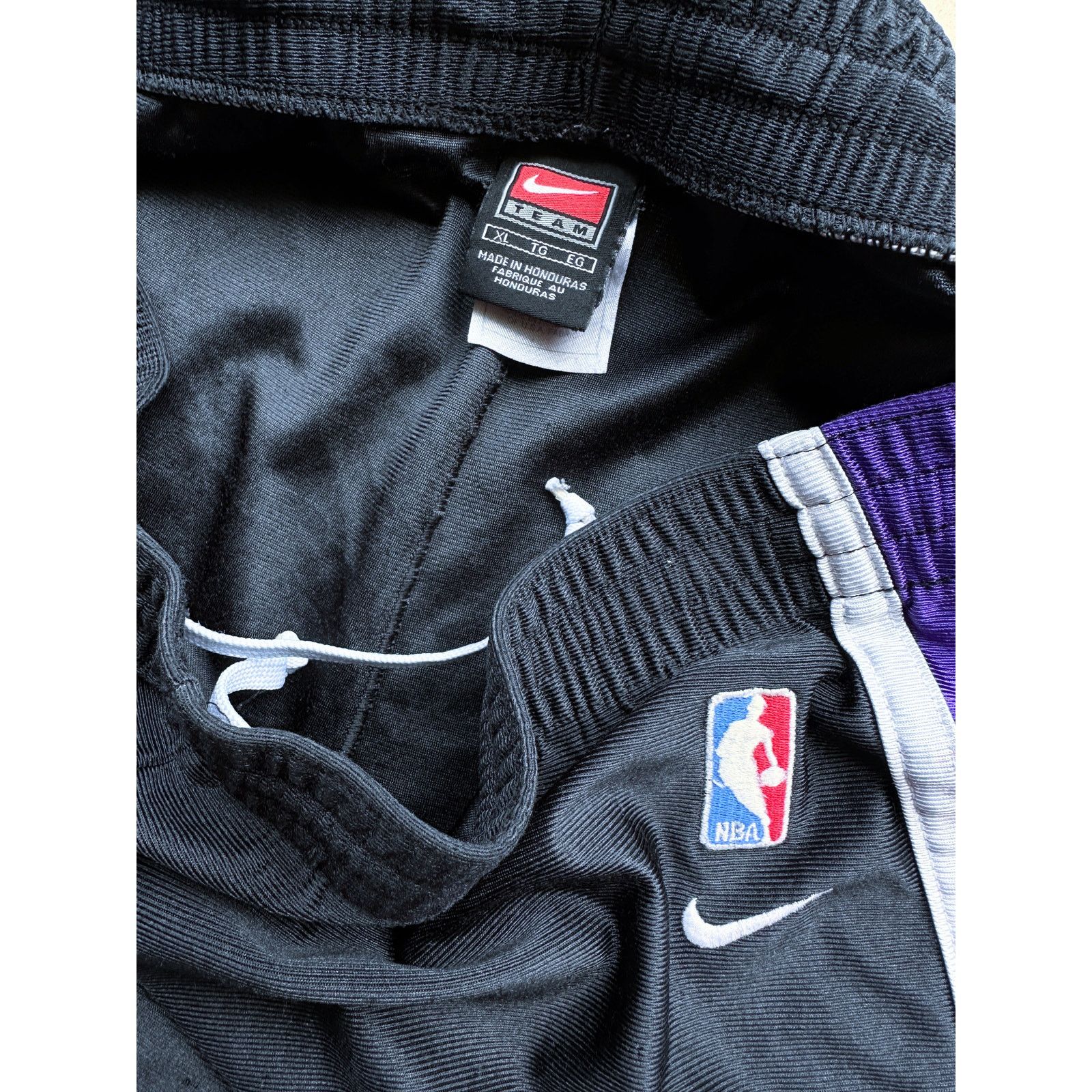 NBA × Nike Toronto Raptors 2000s NIKE shorts Swingman XL basketball vtg Size US 34 / EU 50 - 3 Thumbnail