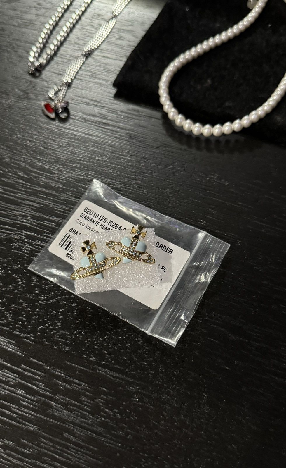 Vivienne Westwood 𝘿𝙞𝙖𝙢𝙖𝙣𝙩𝙚 𝙃𝙚𝙖𝙧𝙩 𝙀𝙖𝙧𝙧𝙞𝙣𝙜𝙨 Size 32 - 2 Thumbnail