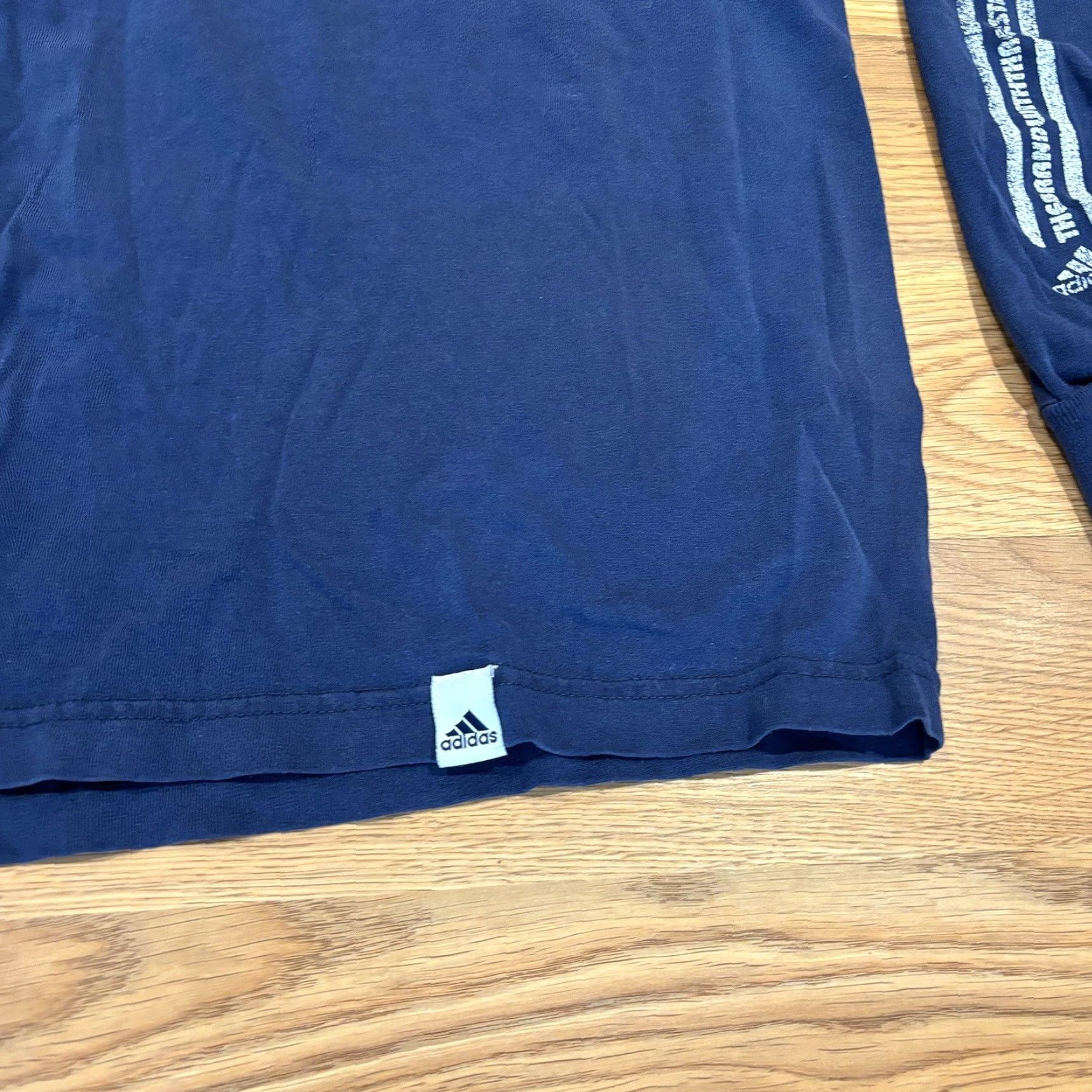 Adidas VINTAGE Adidas Faded Logo Navy Blue Long Sleeve T Shirt Mens Size Large Size US L / EU 52-54 / 3 - 4 Thumbnail