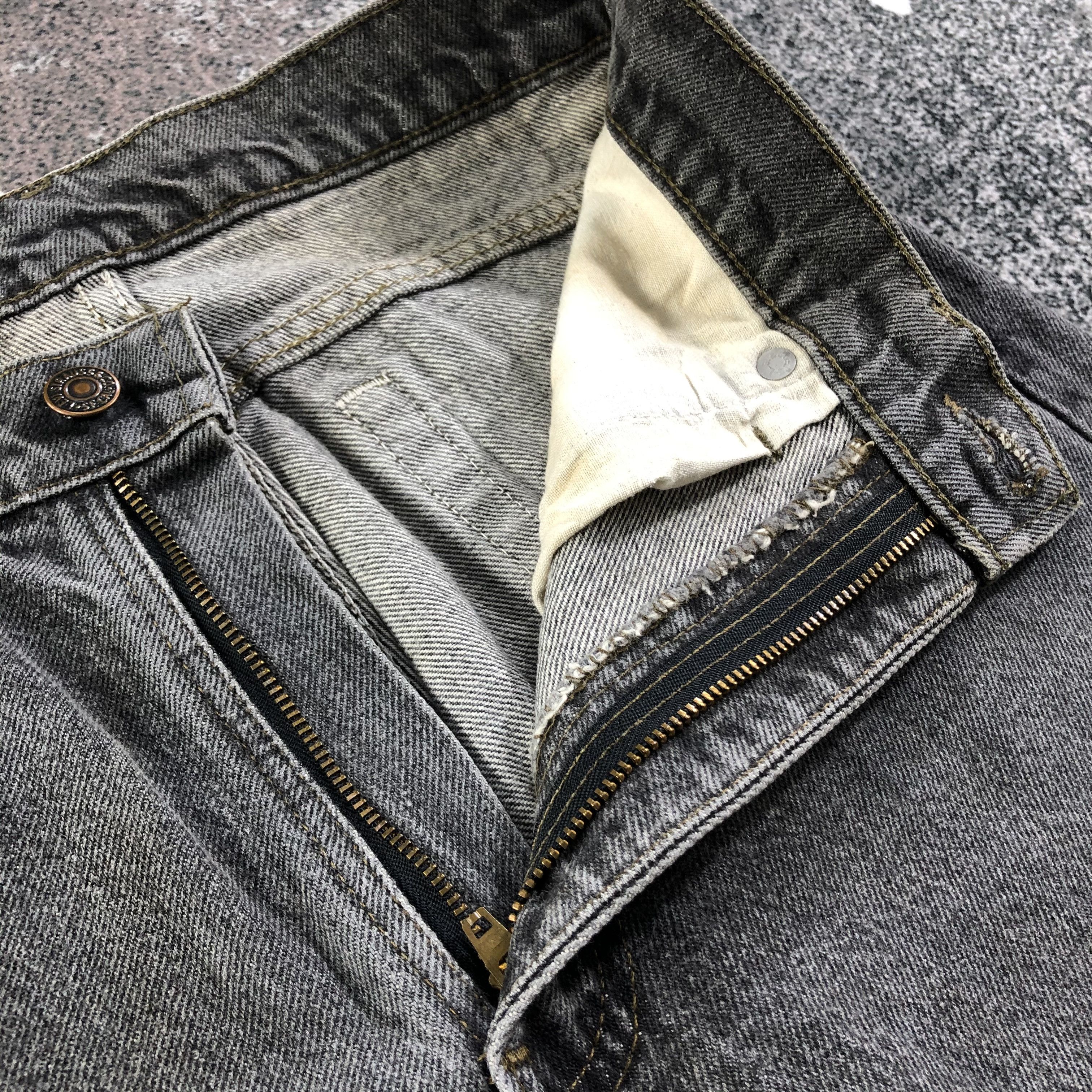 Levi's Vintage Levis 505 Jeans Faded Black Denim KJ1873 Size US 29 - 7 Thumbnail