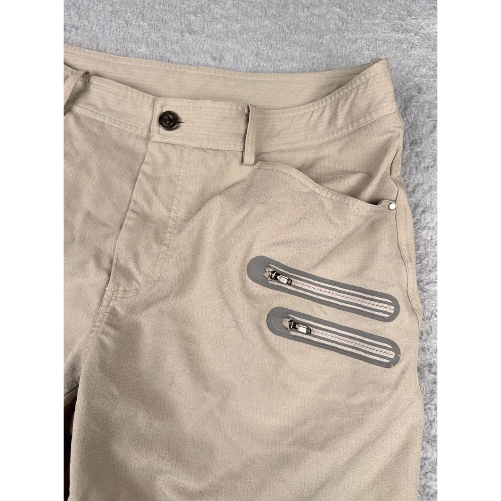 Lululemon Lululemon Shorts Men 36 Beige Commute Short Zipper Pockets Hike Golf READ ME - Vintage? No Size US 36 / EU 52 - 3 Thumbnail