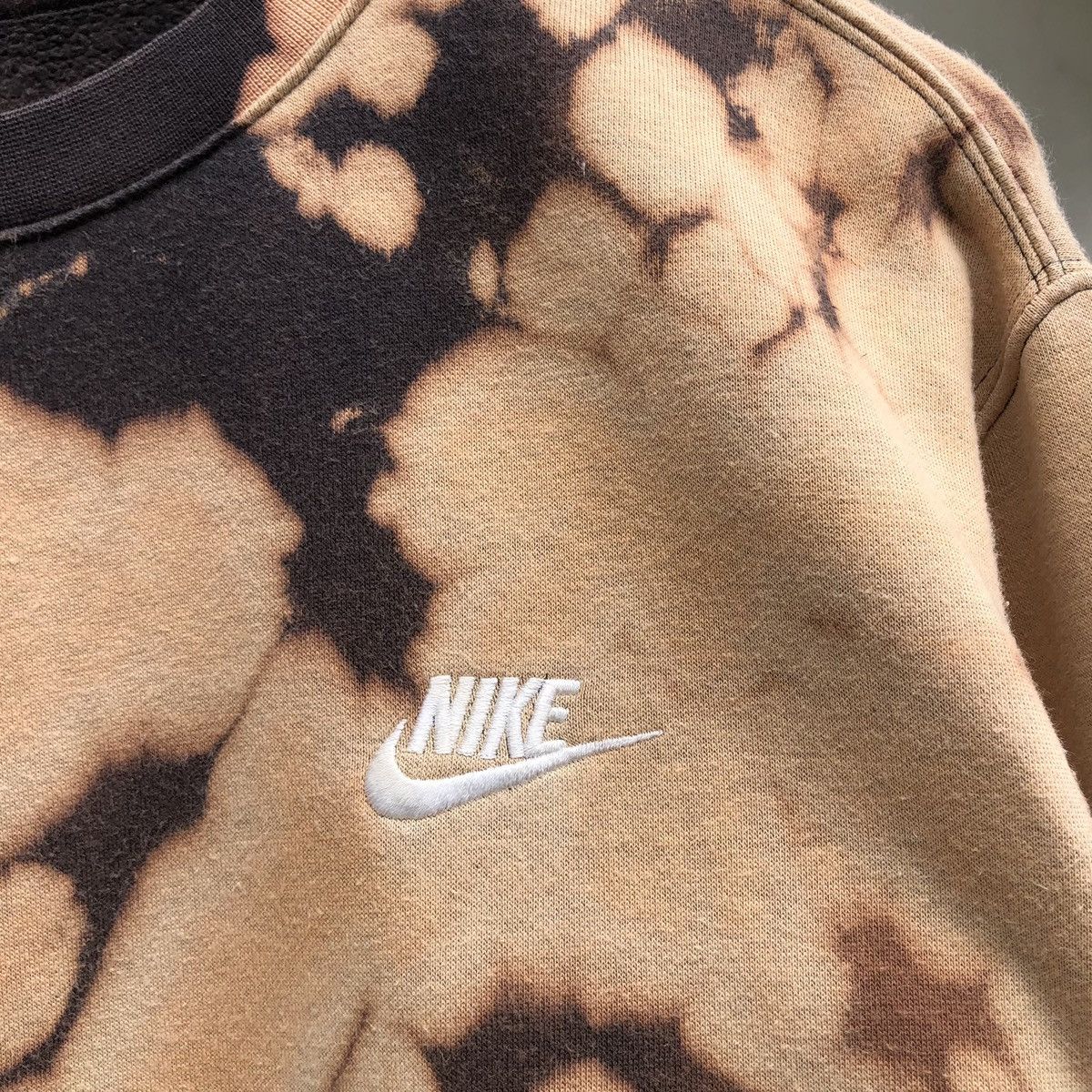 Vintage Nike Tie Dye Embroidery Swoosh Sweatshirts Size US L / EU 52-54 / 3 - 4 Thumbnail