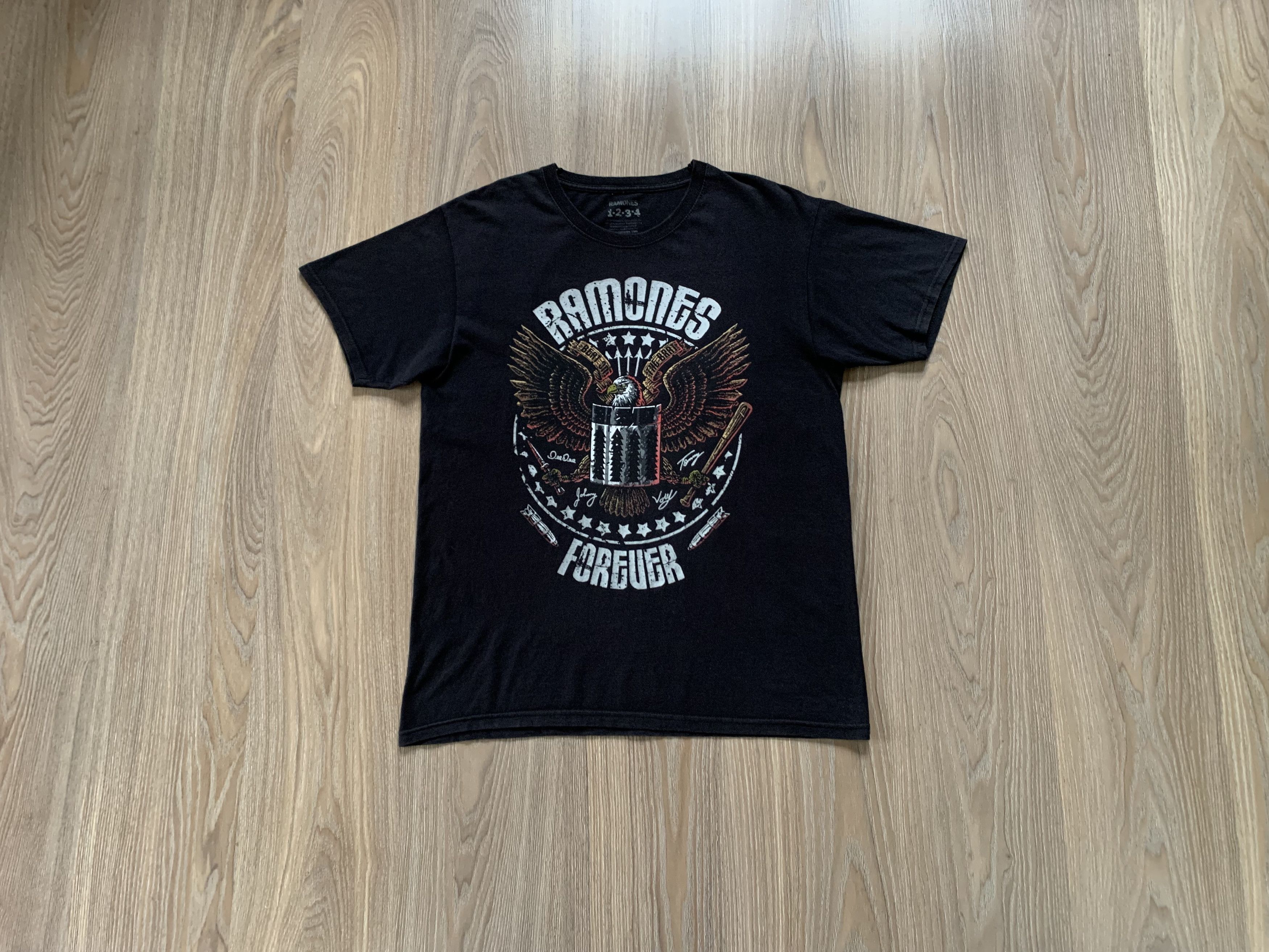 Band Tees Rare Ramones 2018 Big Logo Black T Shirt Size US L / EU 52-54 / 3 - 1 Thumbnail