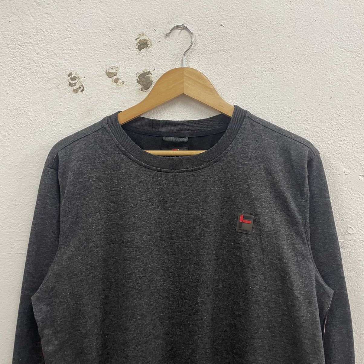 Fubu × Japanese Brand × Vintage 🔥🔥🇯🇵Vintage FUBU Small Logo Tapped Design Sweatshirts Size US M / EU 48-50 / 2 - 3 Thumbnail