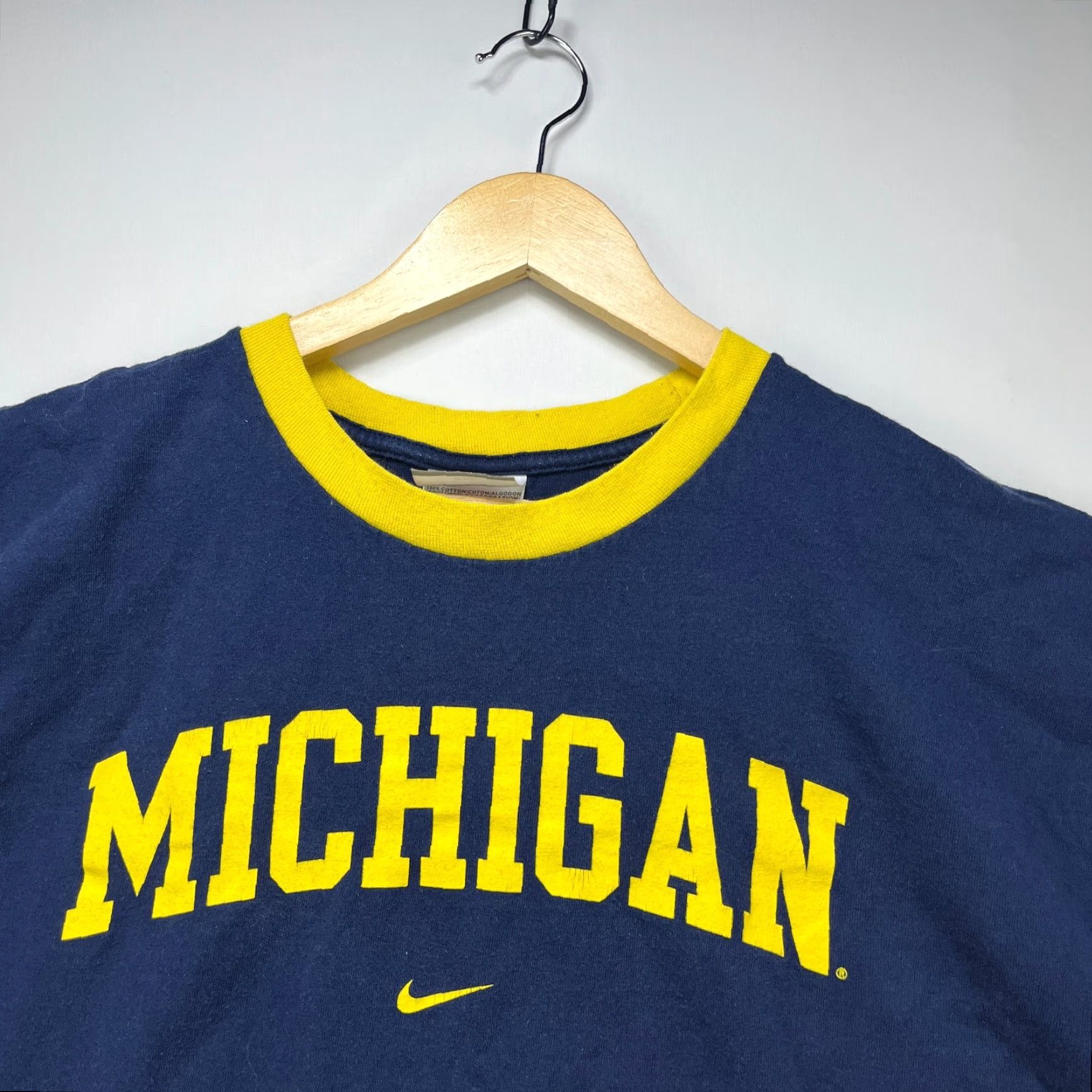 Nike VINTAGE Nike Michigan Wolverines Swoosh 2XL Sleeveless Shirt Men Blue Size US XXL / EU 58 / 5 - 3 Thumbnail