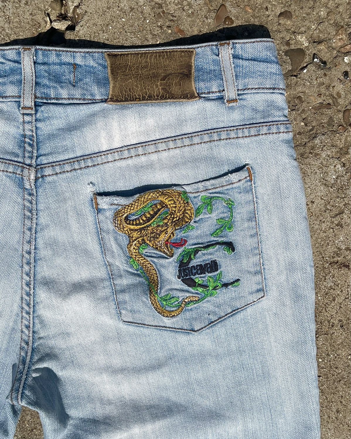 Just Cavalli × Roberto Cavalli Just Cavalli vintage embroidered jeans Size US 28 / EU 44 - 1 Thumbnail