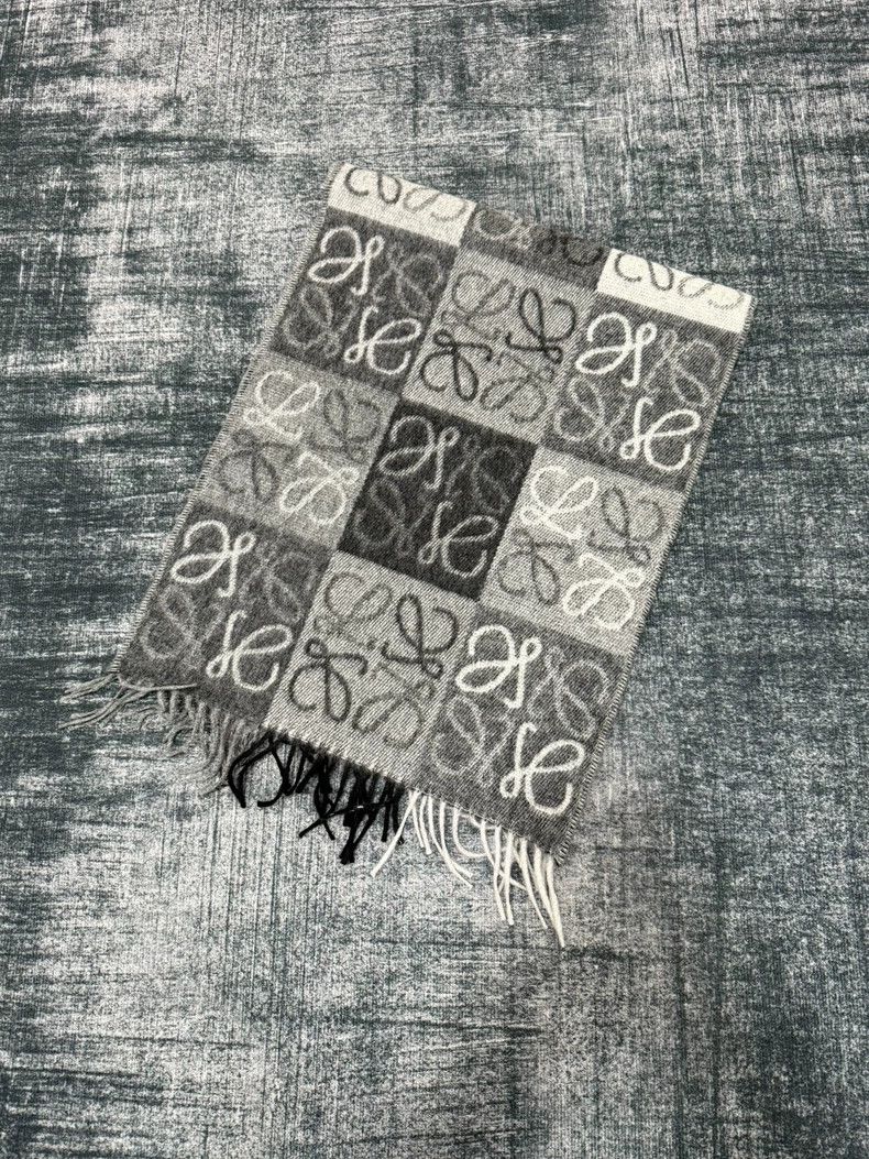 LOEWE Grey scarf