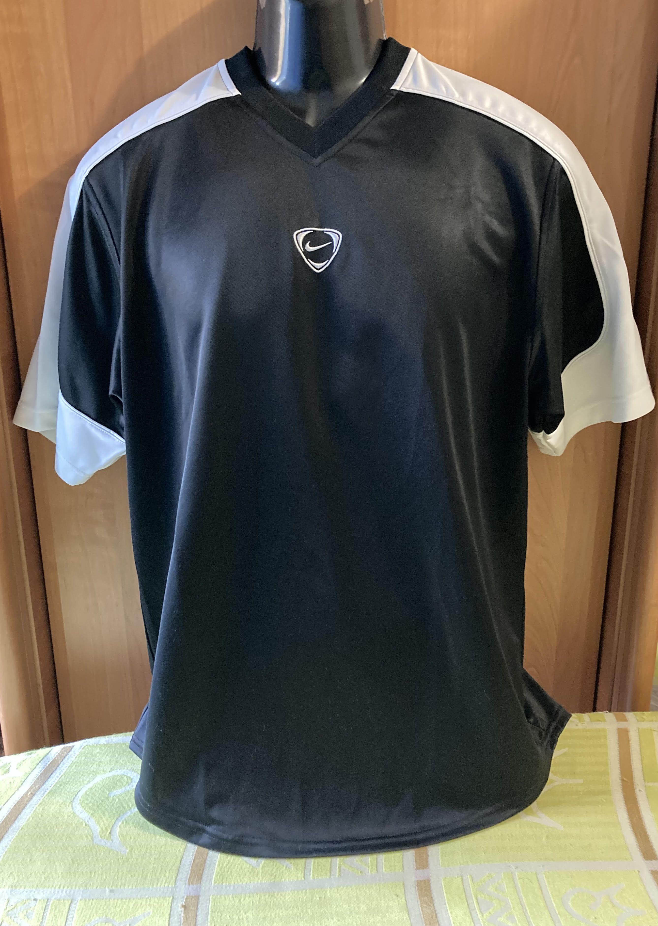 Nike × Vintage Nike Y2K Black Swoosh Athletic Soccer jersey Shirt Size US L / EU 52-54 / 3 - 9 Thumbnail