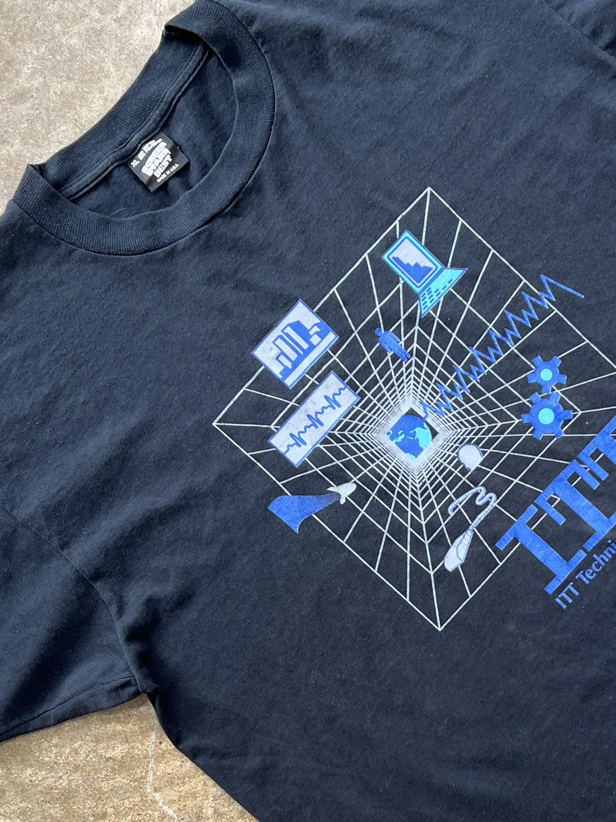 Vintage Vintage 90s ITT Technical Institute Tech Single Stitch XL Size US XL / EU 56 / 4 - 1 Thumbnail