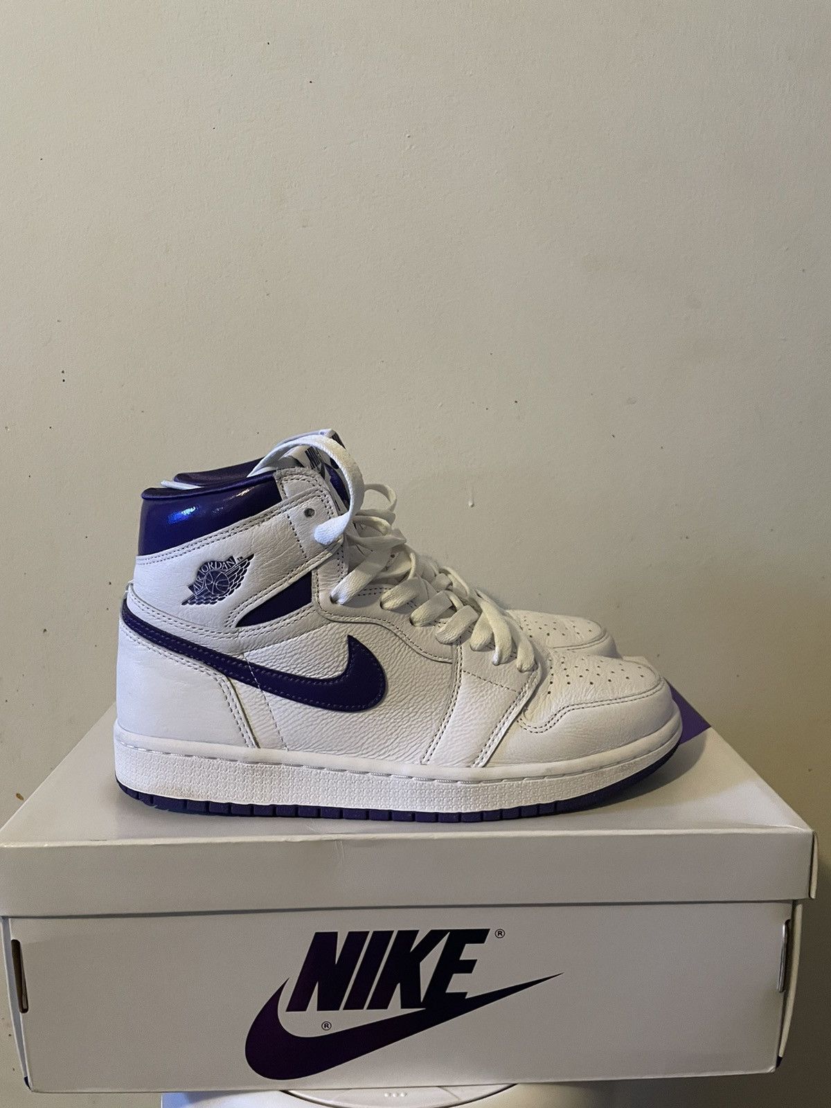 Jordan Brand 2021 Wmns Air Jordan 1 High OG 'Court Purple' Size US 7.5 / IT 37.5 - 3 Thumbnail