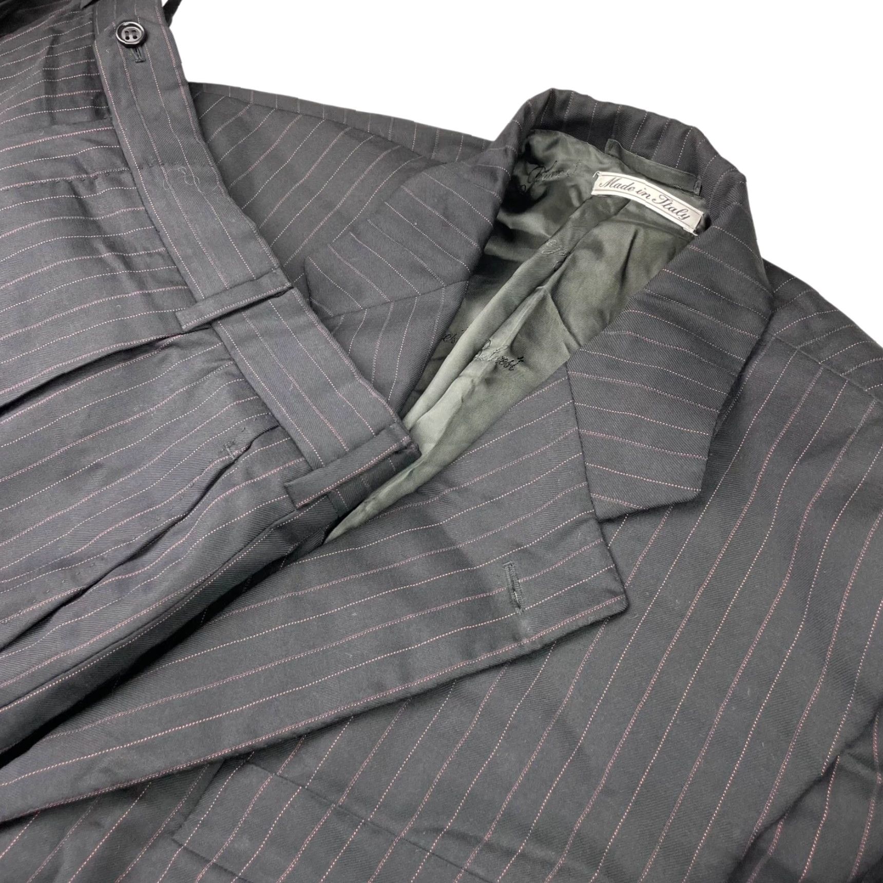Vintage Belvest Suit 2 Piece Mens Wool Black/Pink Stripe 40S 34x30 Italy Three-Button Single-Breasted Notch Lapel Vintage No N/A Size 40R - 2 Thumbnail