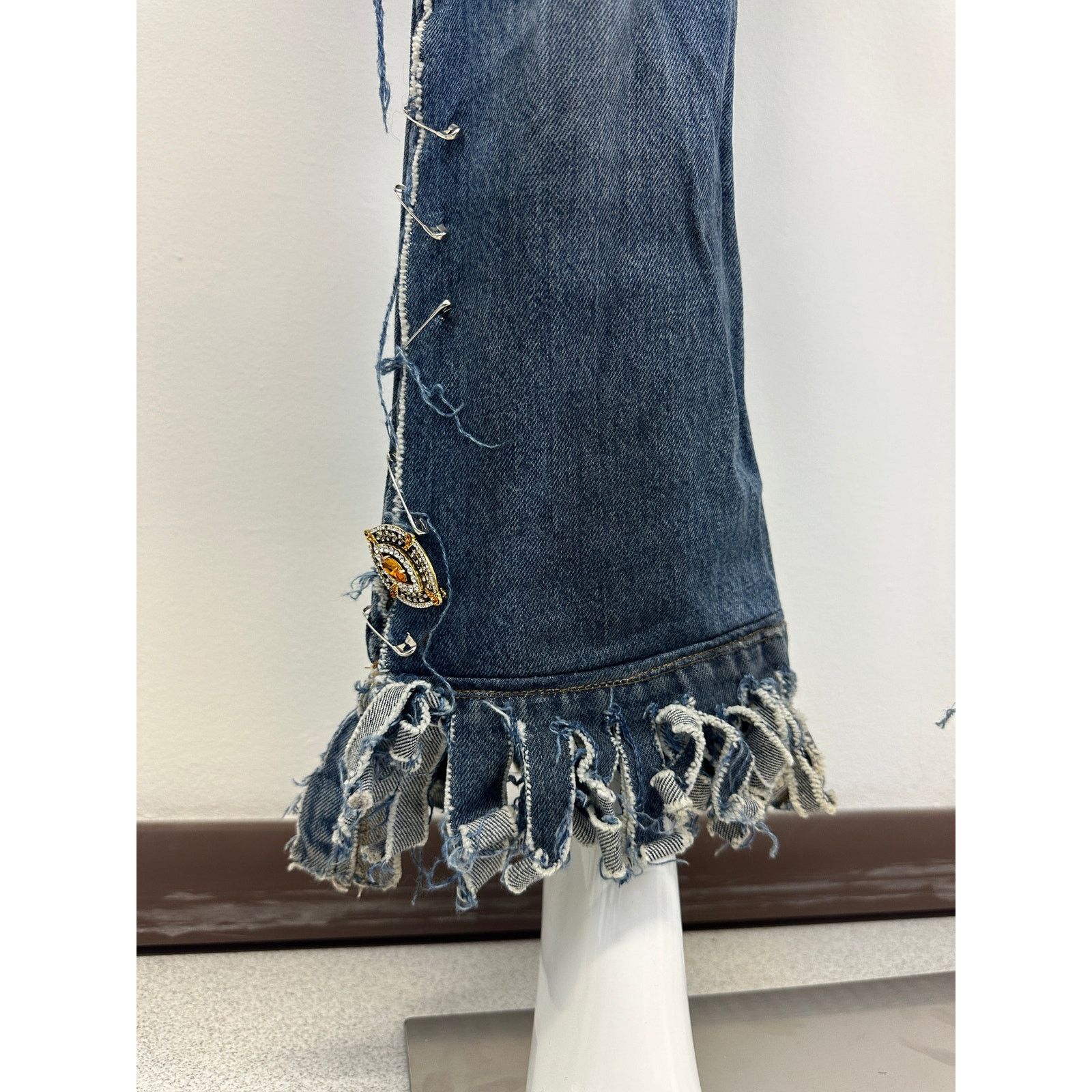 Dolce & Gabbana S/S 2001 Dolce & Gabbana safety pin punk jeans with broches Size 27" / US 4 / IT 40 - 10 Thumbnail