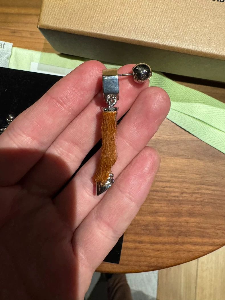Burberry Burberry Horse Hair Horseshoe Earrings 2502-Nextarrow Size ONE SIZE - 4 Thumbnail