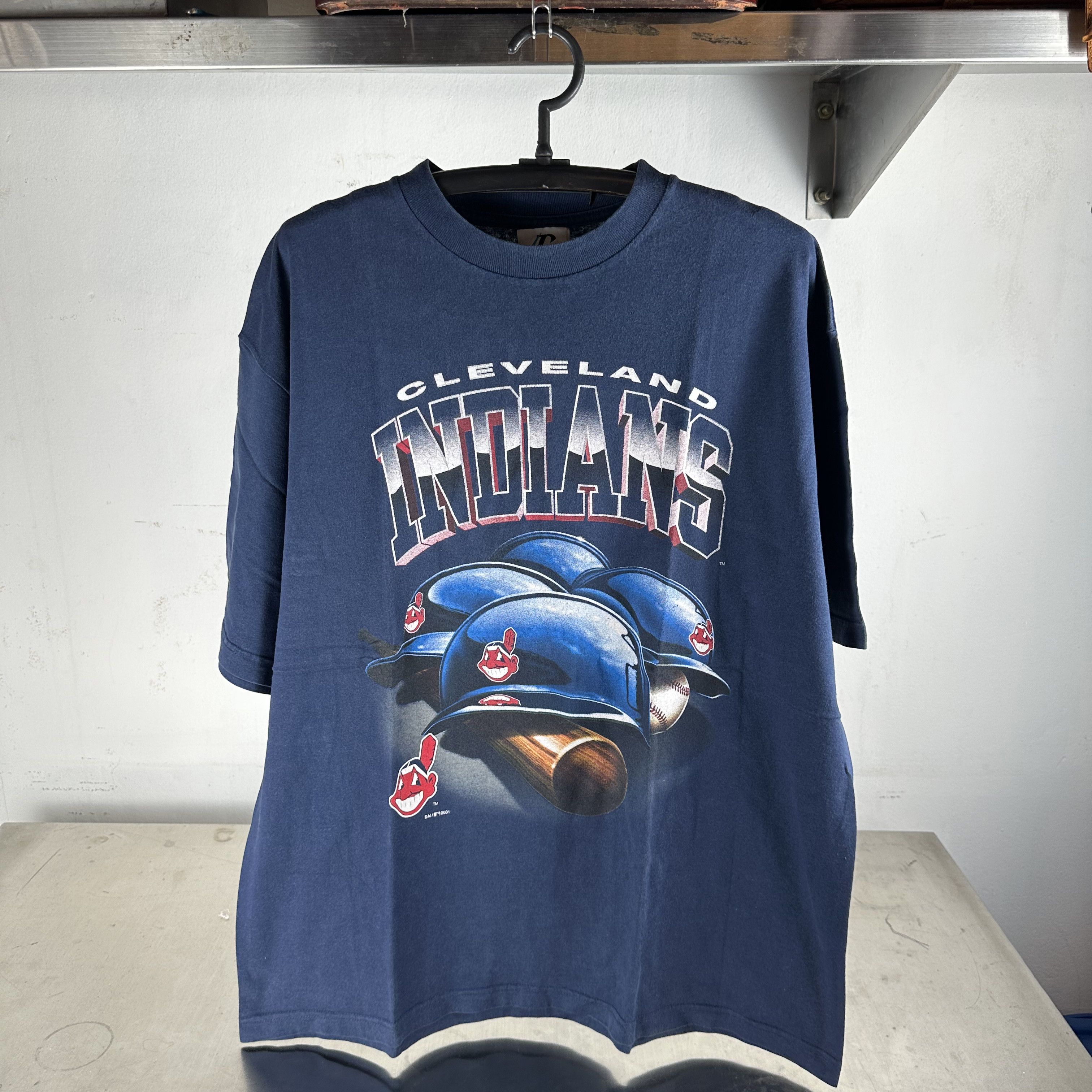 Vintage Vintage 2001 Cleveland Indians MLB Baseball Graphic T-Shirt Size US XL / EU 56 / 4 - 1 Thumbnail