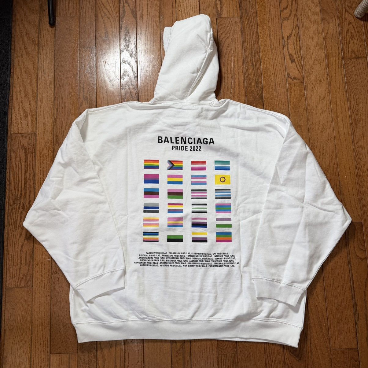 Balenciaga Balenciaga Pride 22 hoodie Size US L / EU 52-54 / 3 - 5 Thumbnail