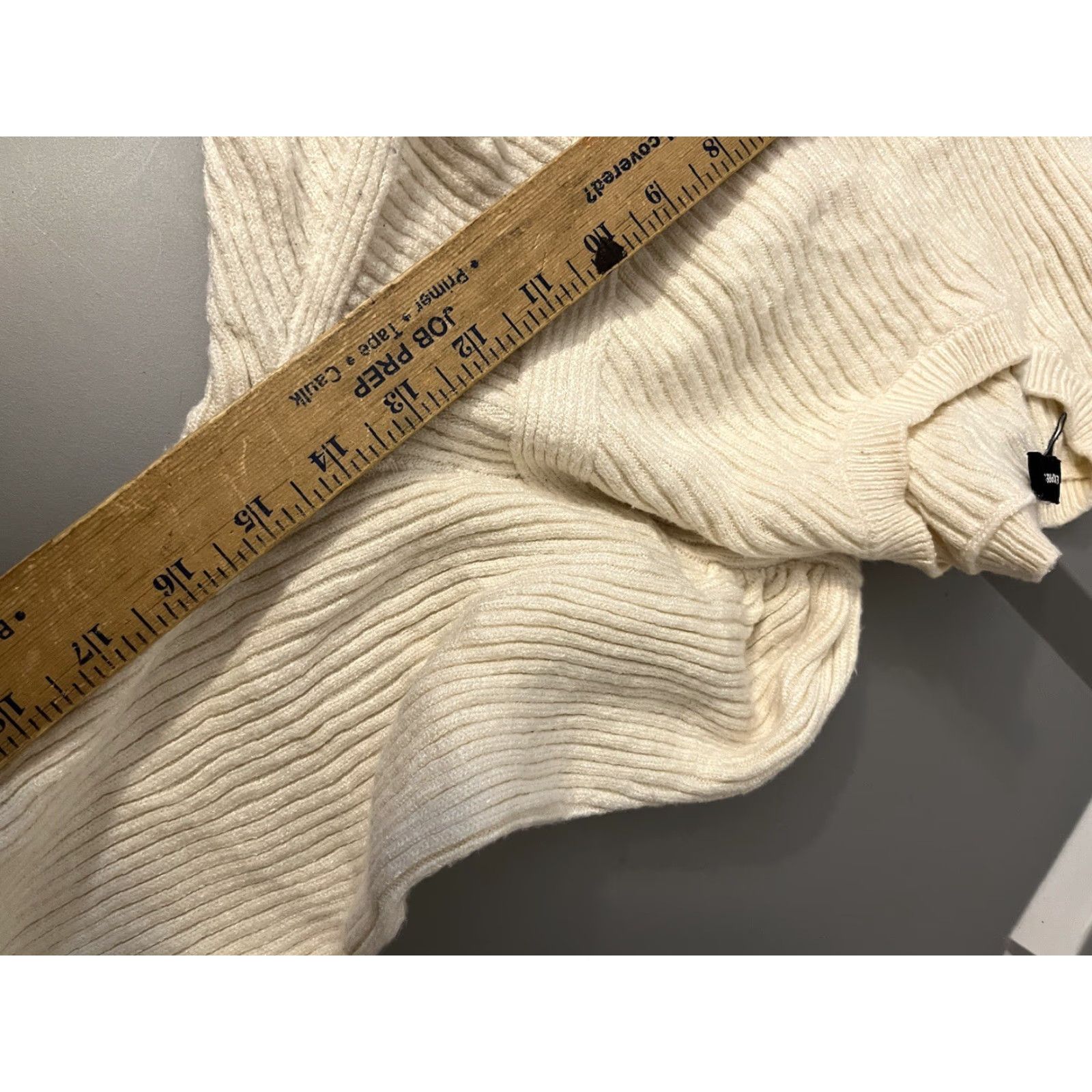Express EXPRESS Ribbed Crew Neck Puff Sleeve Peplum Sweater -SWAN - Size XS Cream Women Sweater Puff Sleeve XS Cream Express Cardigan Vintage? Size XS / US 0-2 / IT 36-38 - 5 Thumbnail