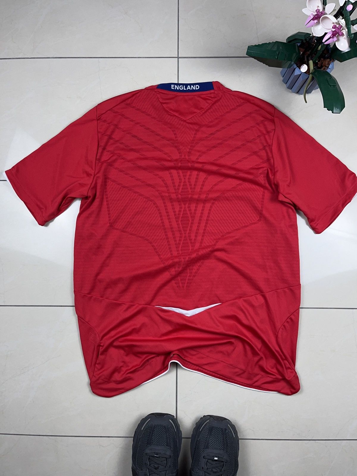 Umbro × Vintage ➕ umbro England 2008/2010 red soccer jersey center logo Size US L / EU 52-54 / 3 - 2 Thumbnail