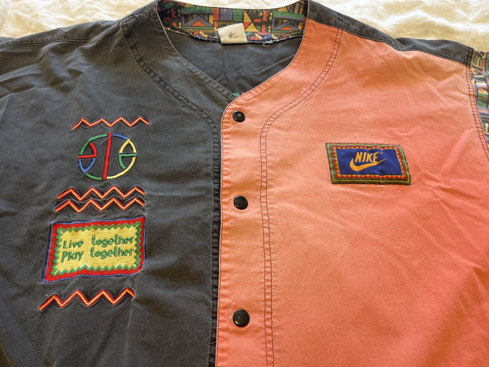 VINTAGE NIKE LIVE TOGETHER PLAY TOGETHER