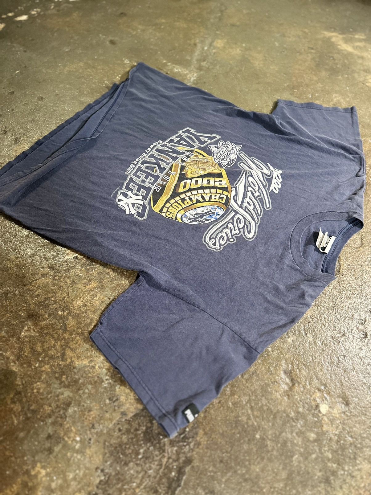New York Yankees VINTAGE NEW YORK YANKEES 2000 MLB CHAMPION SHIRT XL NAVY Size US XL / EU 56 / 4 - 5 Thumbnail