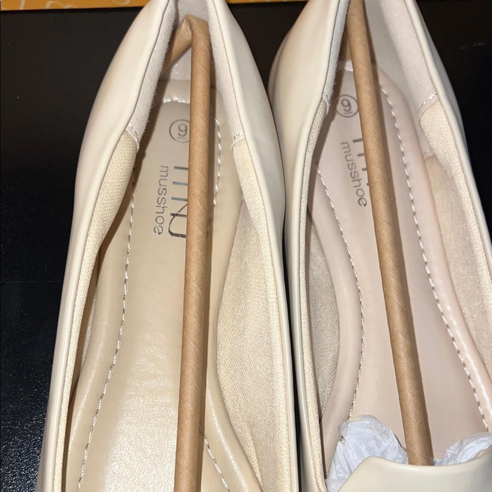 Other Elegant Cream Flats by Miu Miu Size US 9 / IT 39 - 3 Thumbnail