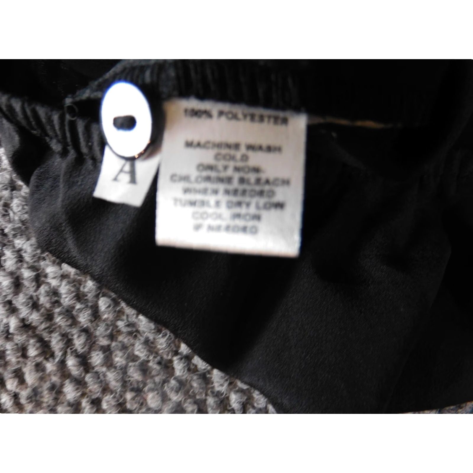 Ann Taylor Loft Ann Taylor Blouse Blouse Sleeveless Round Neck Pullover Casual Petite PXS Black Womens Regular Size Type Petites Button Classic Basic Size XS / US 0-2 / IT 36-38 - 7 Thumbnail