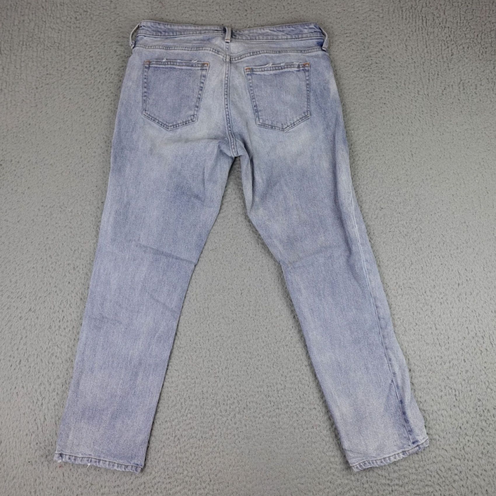 Gap Gap Jeans Womens Size 31 Blue Denim Girlfriend Light Wash Distressed Mom 90s Jeans Womens Regular 31 Blue Distressed 90s Gap Mom Denim Jeans Size 24" / US 00 / IT 34 - 6 Thumbnail