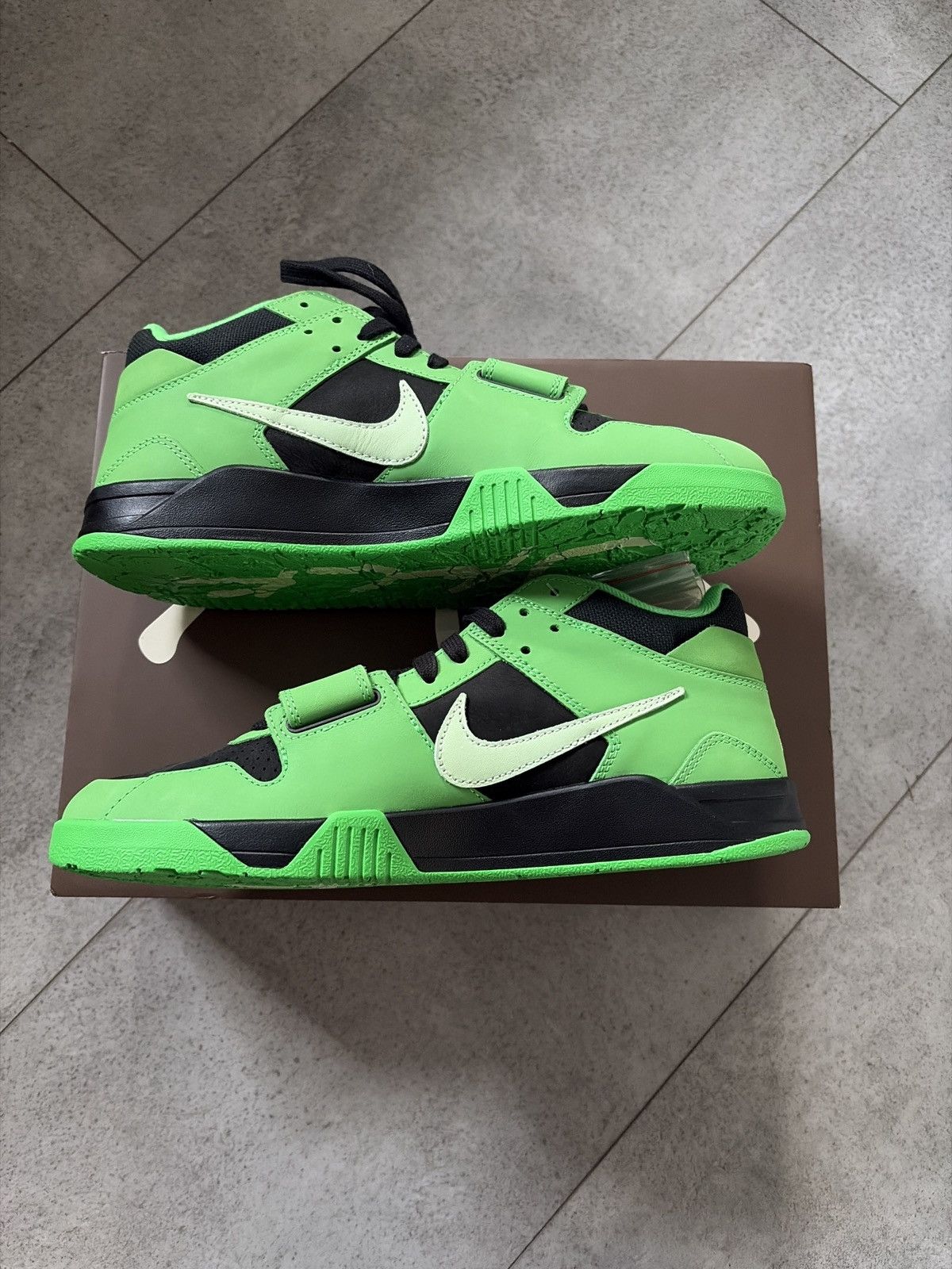 Travis Scott Travis Scott Jumpman Jack Green Spark Size US 11 / EU 44 - 2 Thumbnail