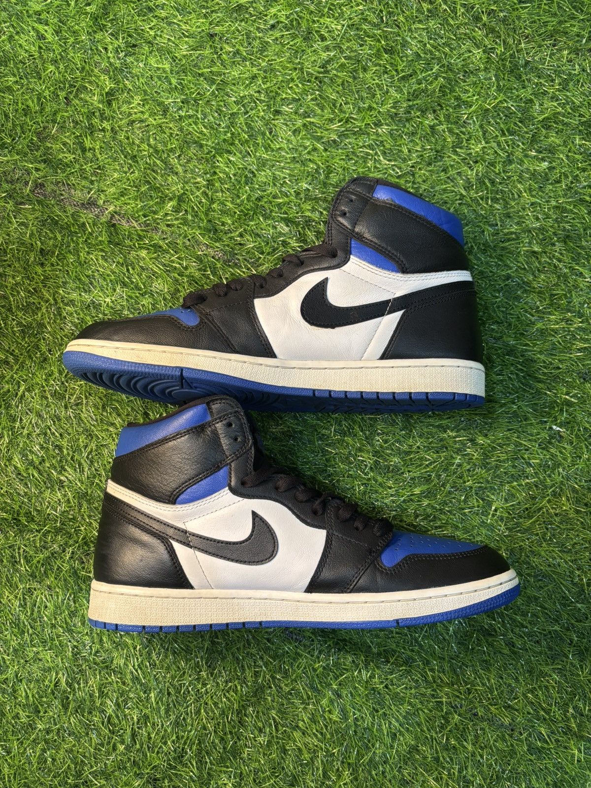 Jordan Brand Jordan 1 royal toe Size US 11.5 / EU 44-45 - 2 Thumbnail