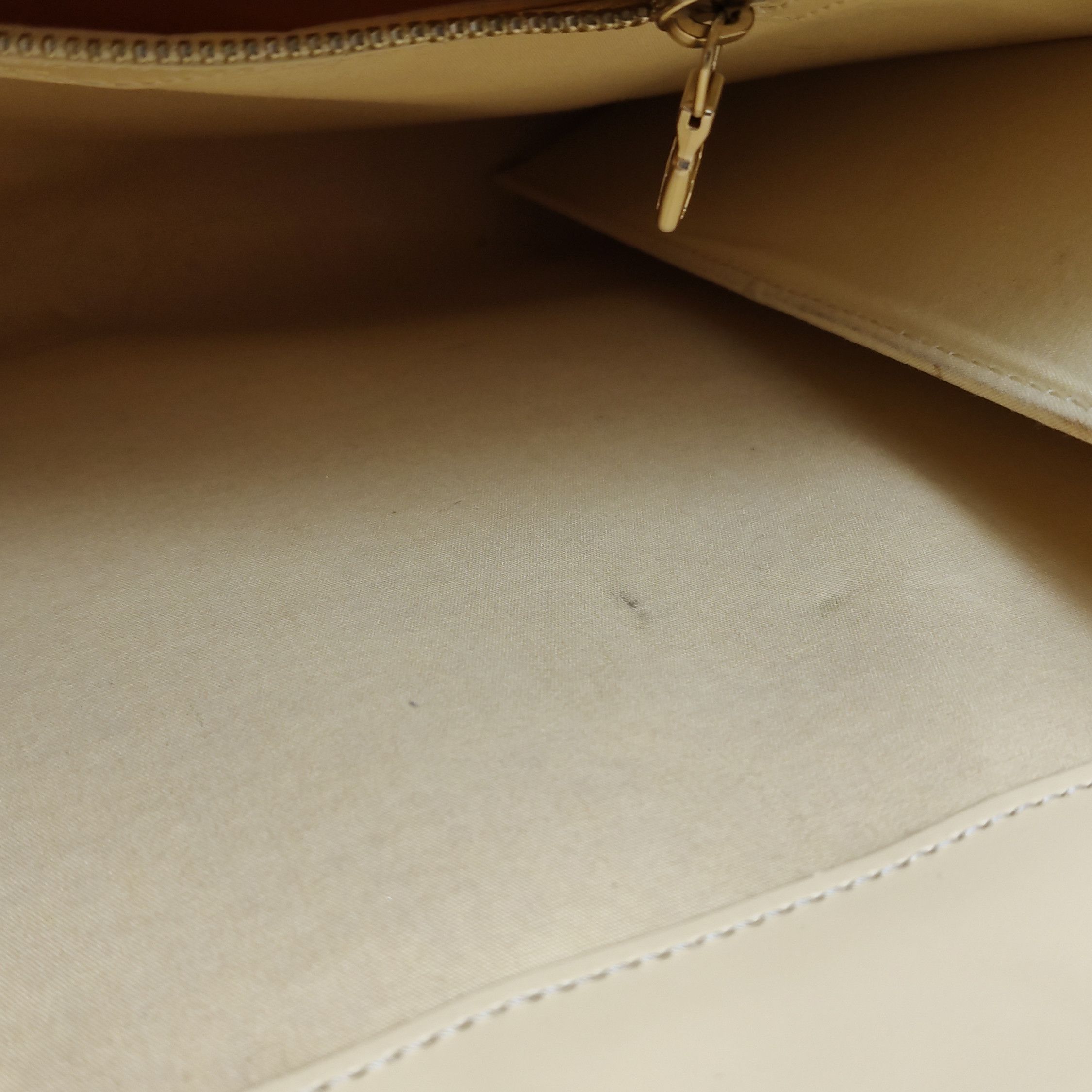 Louis Vuitton Louis Vuitton (LV) Cowhide solid color water ripple shoulde Size ONE SIZE - 2 Thumbnail
