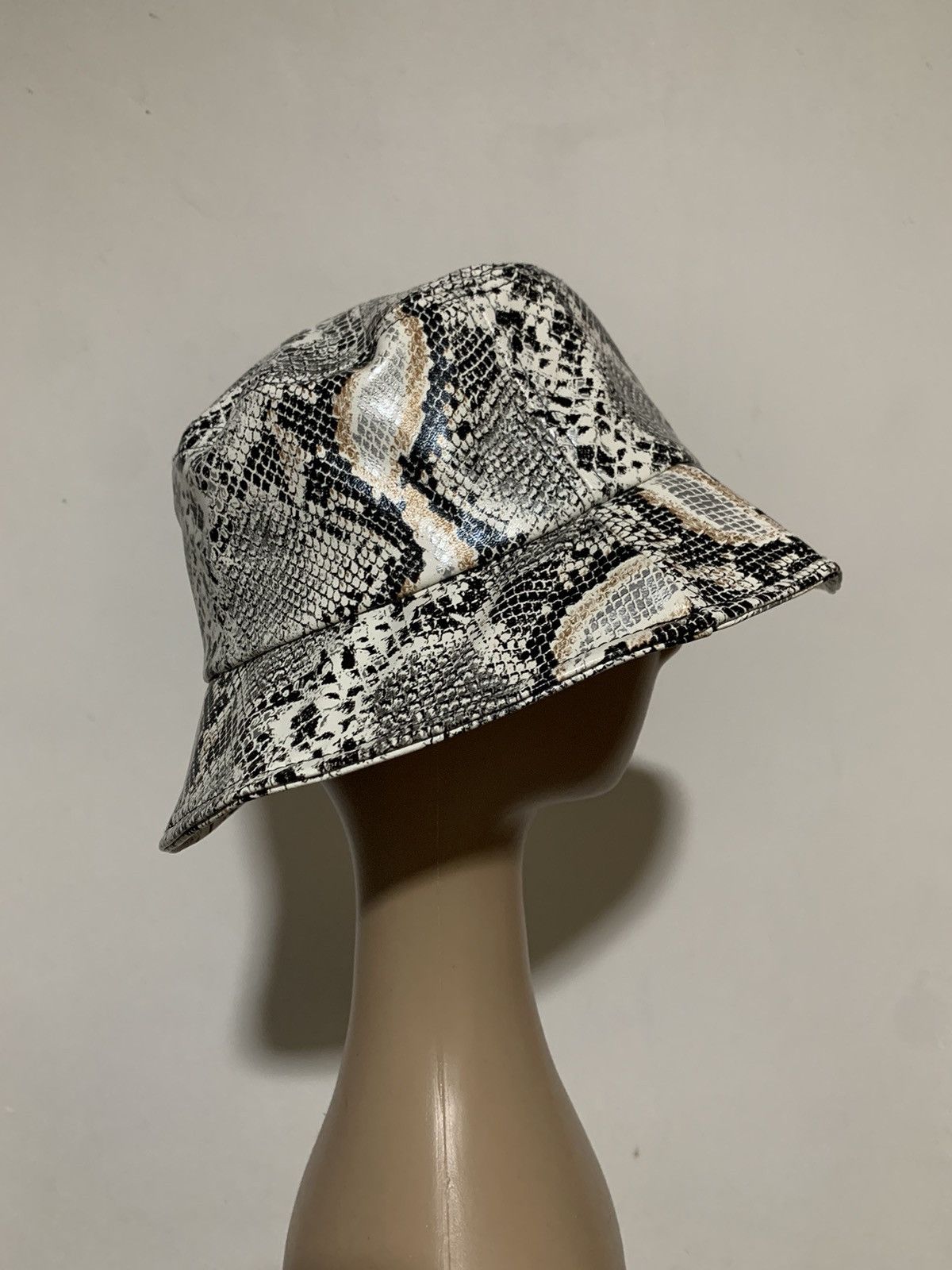 Japanese Brand Bucket Hat Snake Skin Printed Size ONE SIZE - 4 Thumbnail