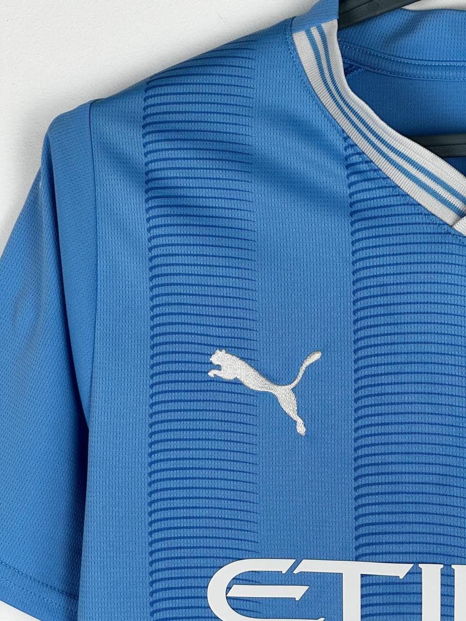 Puma 2023-2024 MANCHESTER CITY HOME JERSEY Size US M / EU 48-50 / 2 - 4 Thumbnail