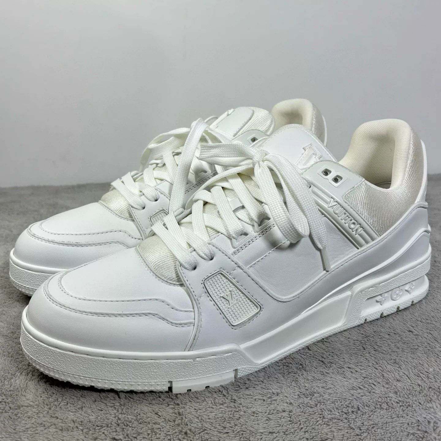 Louis Vuitton Louis Vuitton Training White Lowtop Sneakers 43 Men Size US 10 / EU 43 - 1 Thumbnail