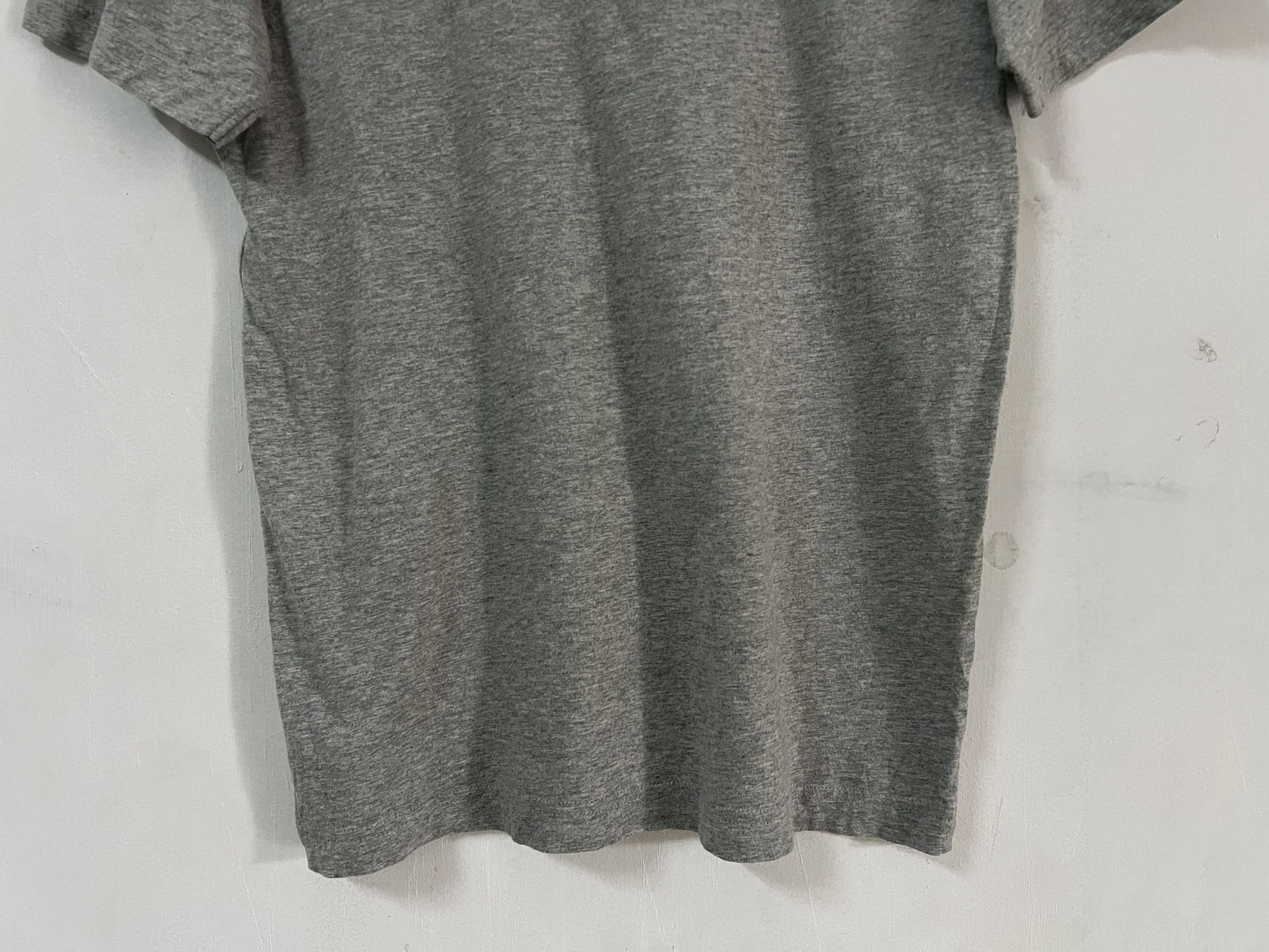 Disney Mickey Mouse Uniqlo Tee Size US S / EU 44-46 / 1 - 7 Thumbnail