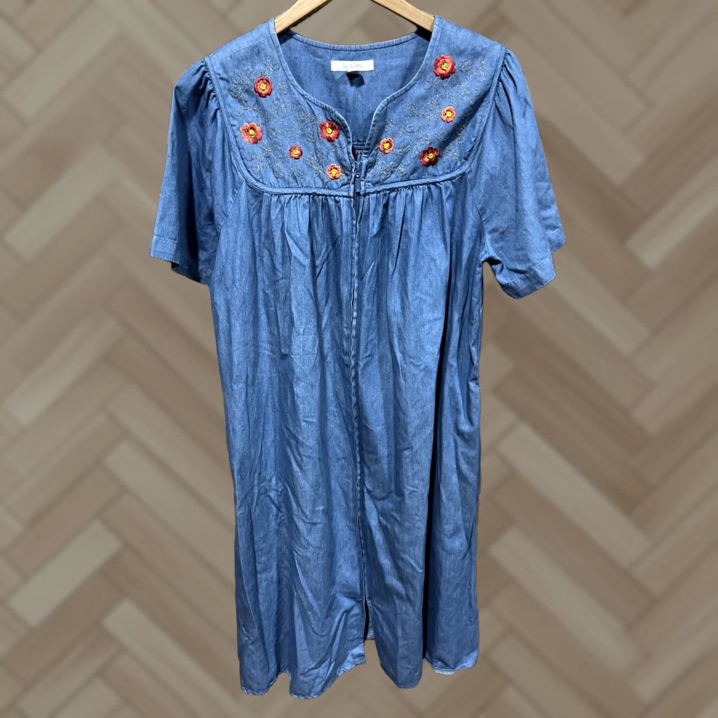 Denime Go Softly Denim Dress Sz M Short Sleeve Floral Embroidered Snap Front Patio Gown Size 32" / US 10 / IT 46 - 1 Thumbnail