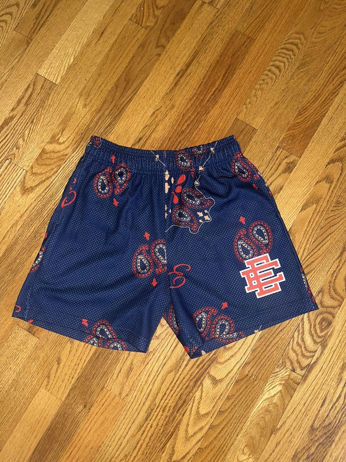 Eric Emanuel SIZE M ERIC EMANUEL PAISLEY SHORTS Size US 32 / EU 48 - 1 Thumbnail