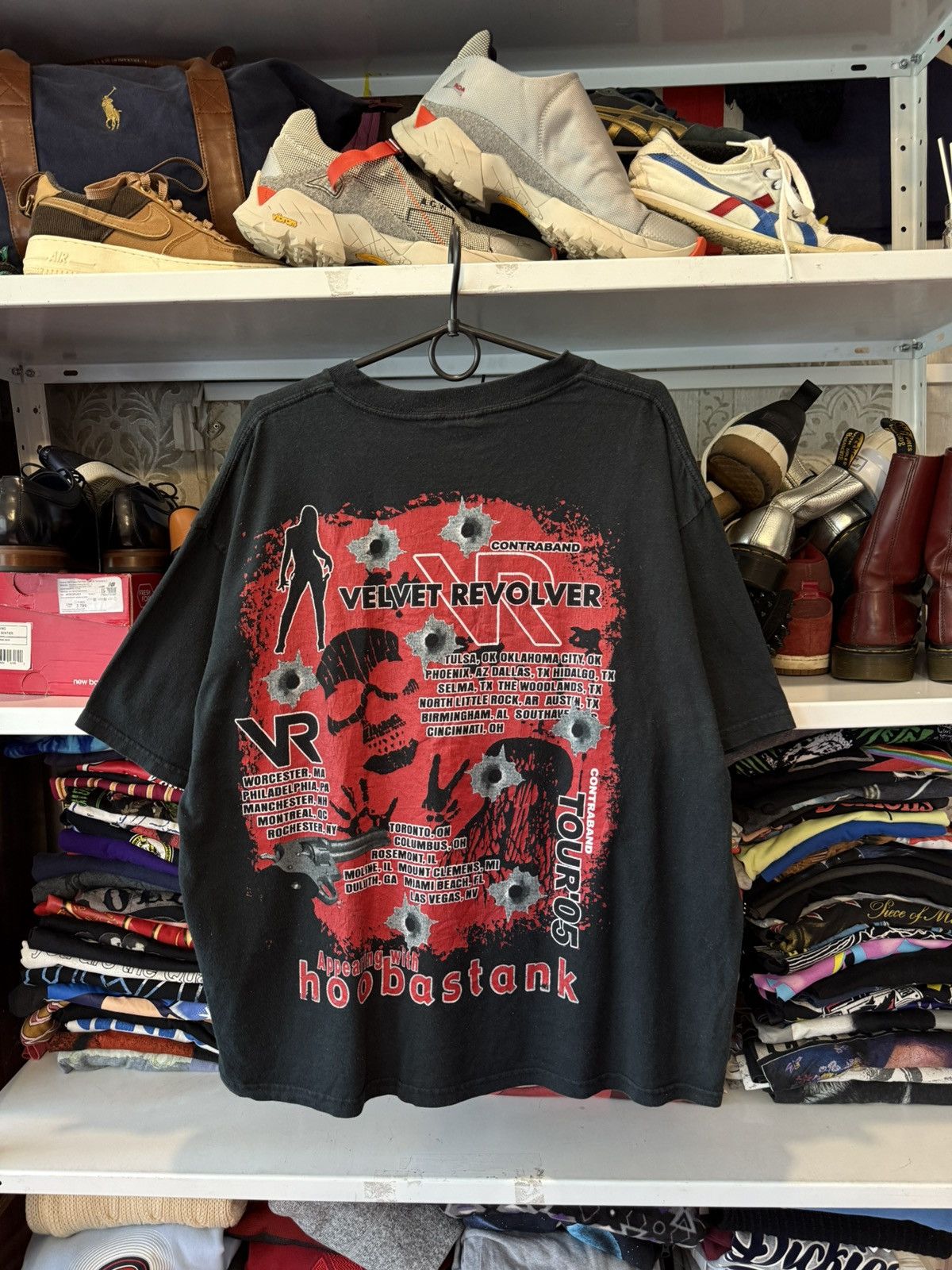 Band Tees Vintage Contraband Velvet Revolver Tour’05 T Shirt Size US XL / EU 56 / 4 - 15 Thumbnail