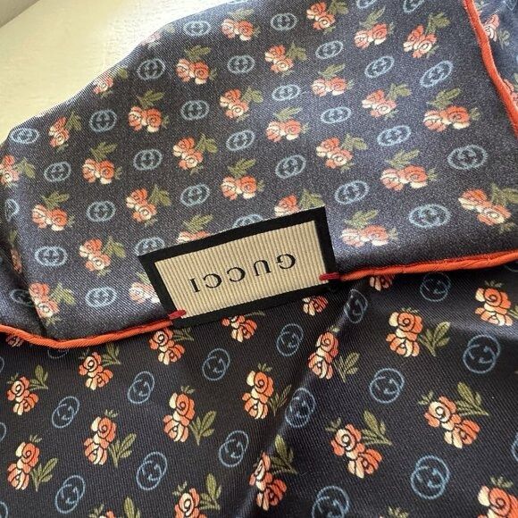 Gucci NWT GUCCI Men’s Handkerchief Silk 100% Authentic Logo GG 742 Size ONE SIZE - 6 Thumbnail