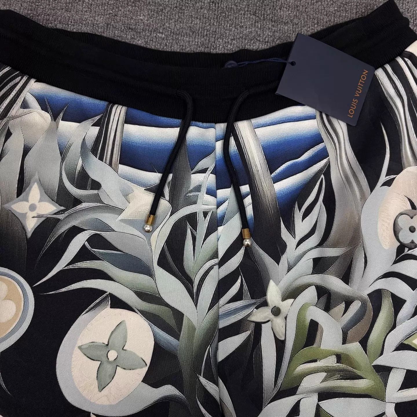 Louis Vuitton Louis Vuitton Victory Flower Short XL New Size 30" / US 8 / IT 44 - 4 Thumbnail