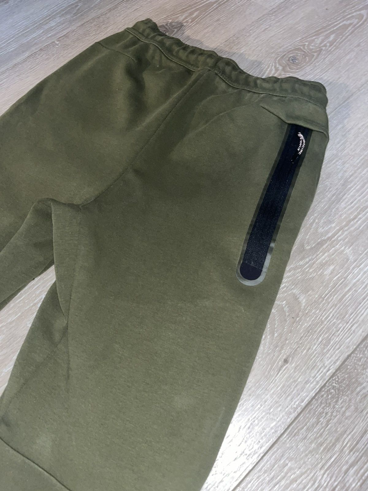 Nike Men's Nike Tech Fleece Jogger Pants (Olive green) Size US 32 / EU 48 - 4 Thumbnail