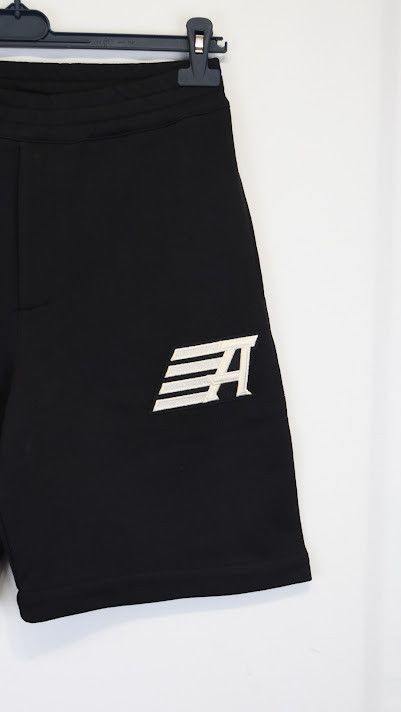 Alexander McQueen o1rshd1 A Embroidered Short in Black Size US 30 / EU 46 - 2 Thumbnail