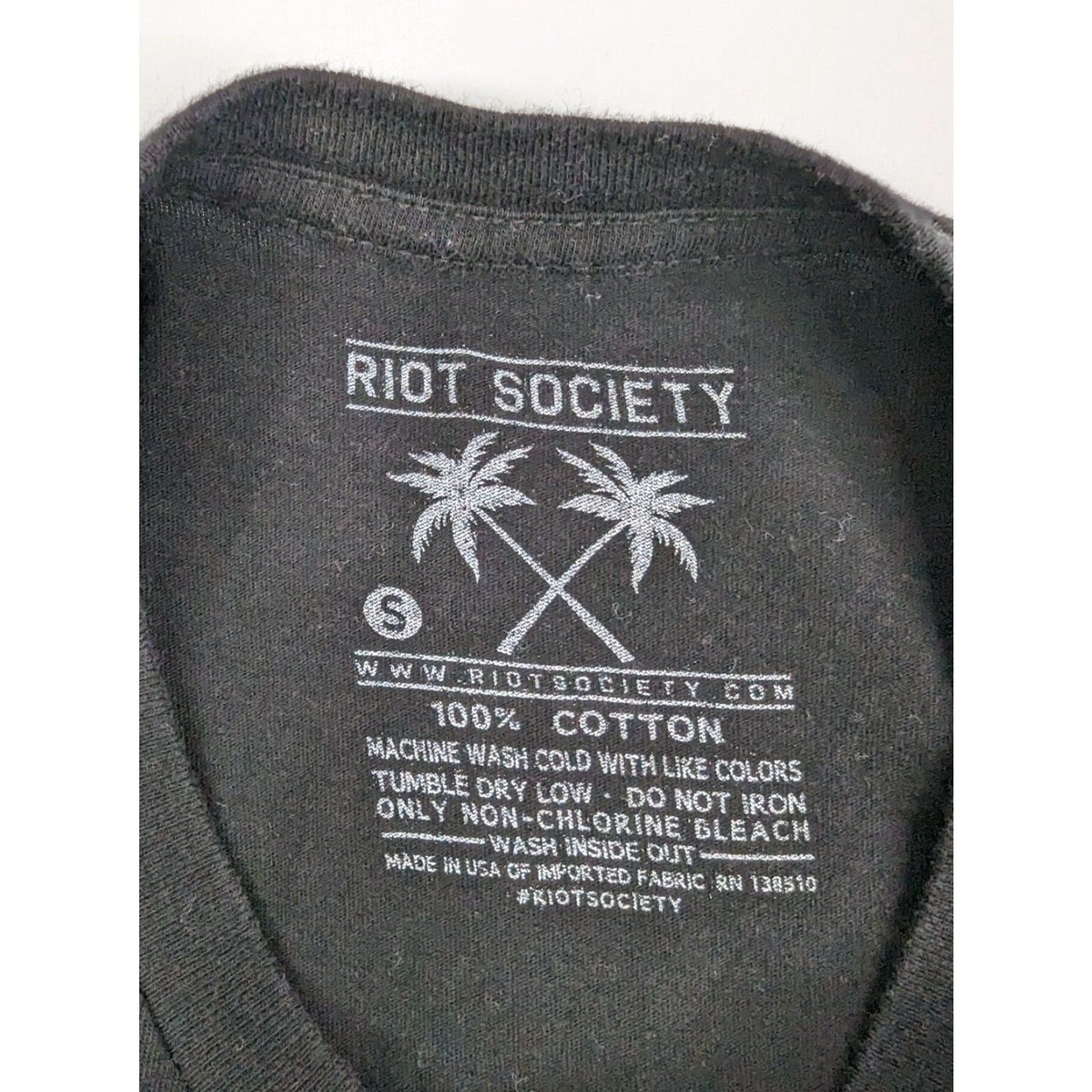 Vintage Riot Society Tee Shirt Short Sleeve Bear Balloon Head Graphic Small Riot Society Mens S Black 100% Cotton Graphic Tee Size US S / EU 44-46 / 1 - 8 Thumbnail