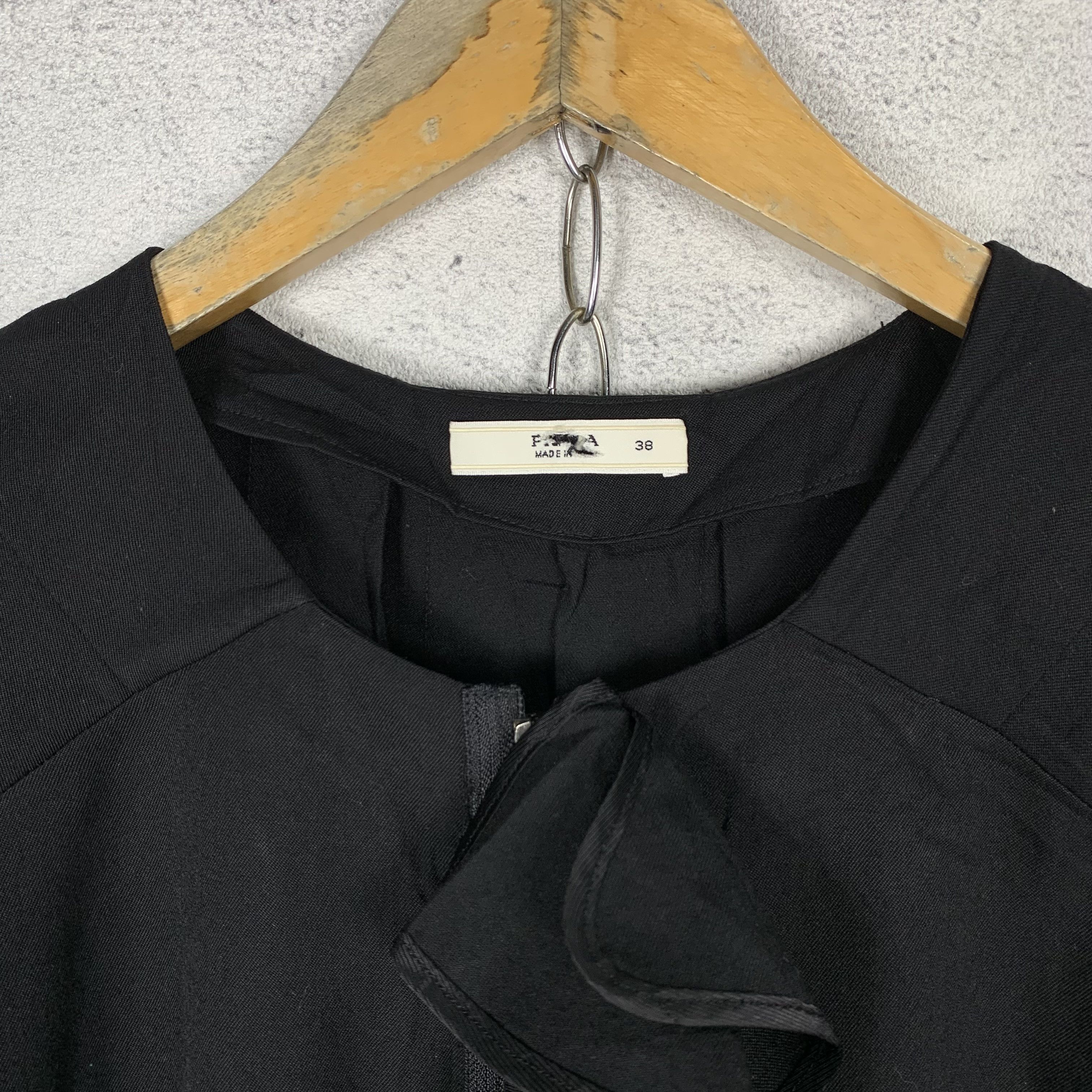 Prada Prada Top Zip Up Sleeveless Size 38 Size XS / US 0-2 / IT 36-38 - 4 Thumbnail
