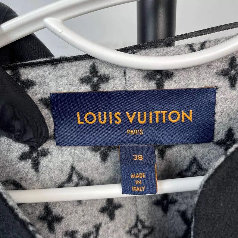 Louis Vuitton Louis Vuitton Black coat with full print inside coat Size XS / US 0-2 / IT 36-38 - 7 Thumbnail