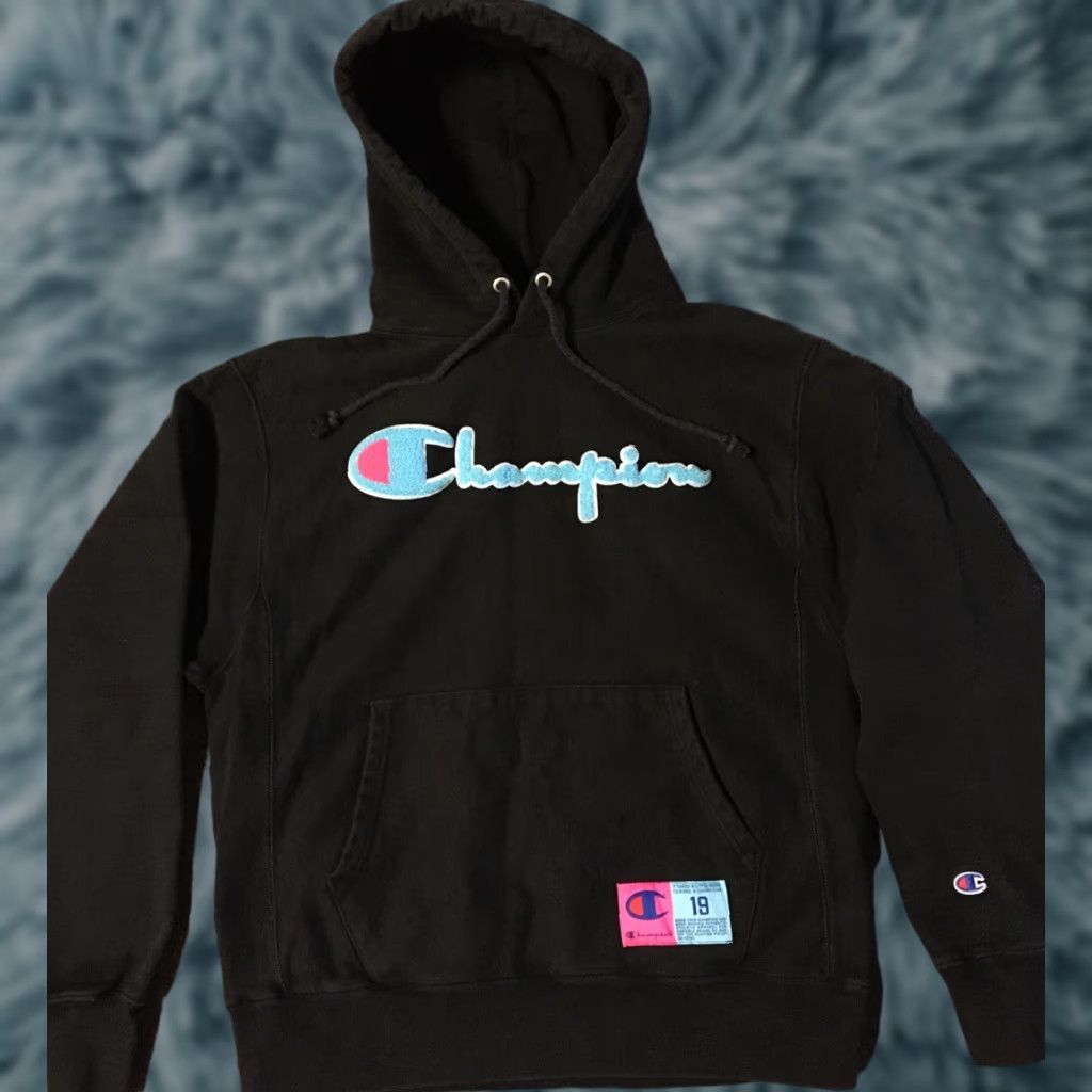 Champion VINTAGE Champion Reverse Weave Chenille Spellout Hoodie M Hip Hop Track Gym USA Black 90s Mens Size US M / EU 48-50 / 2 - 1 Thumbnail