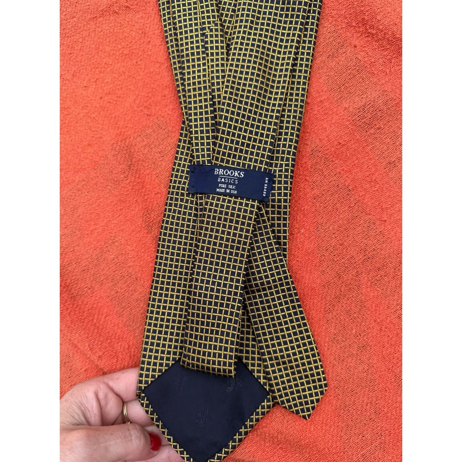 Brooks Brothers VINTAGE Brooks Brothers Basics Pure Silk Tie Navy Gold Geometric Grid Classic Mens Size ONE SIZE - 4 Thumbnail