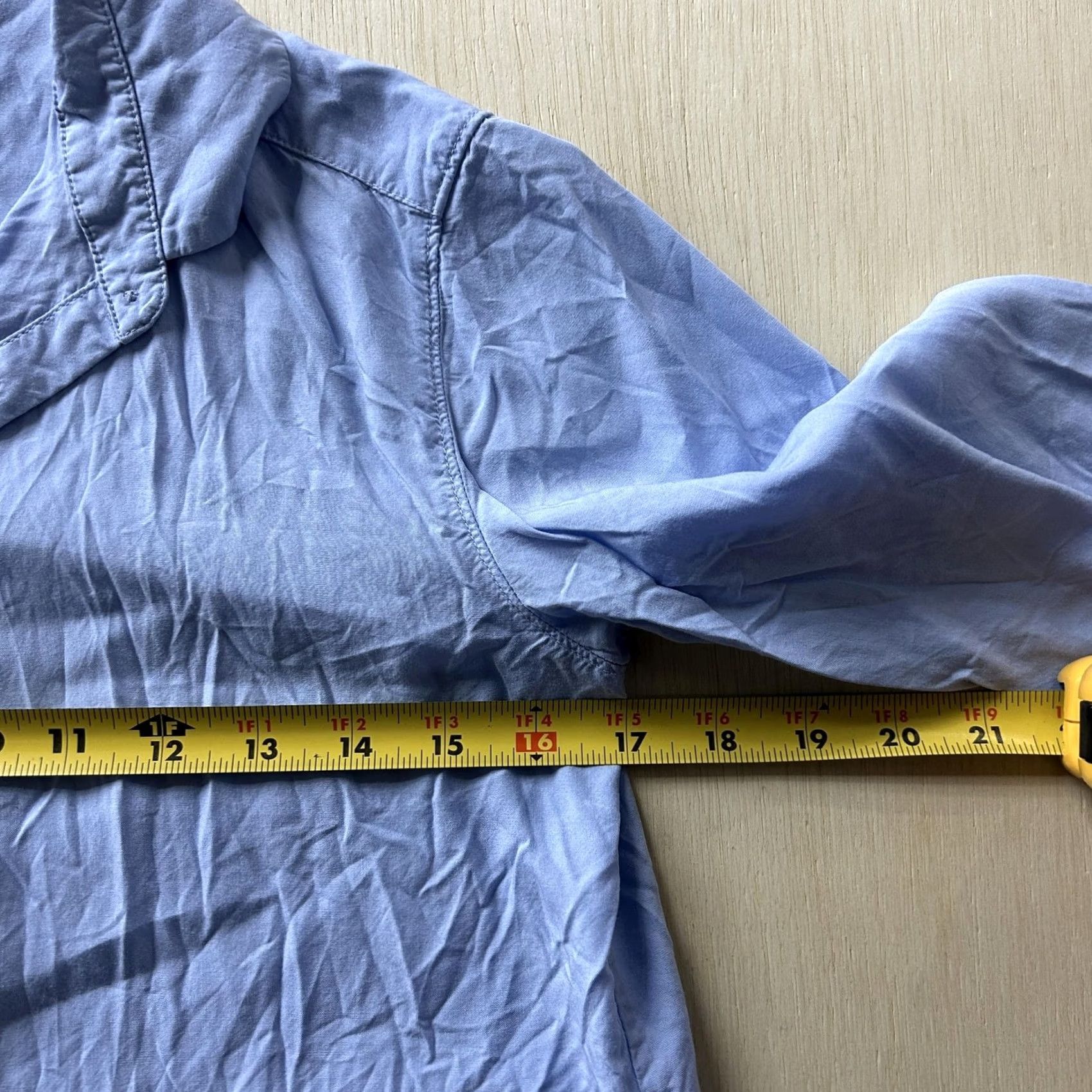 Uniqlo Uniqlo Shirt Womens XS Blue Solid Long Sleeve Button-Up Basic Workwear Top Size XS / US 0-2 / IT 36-38 - 4 Thumbnail